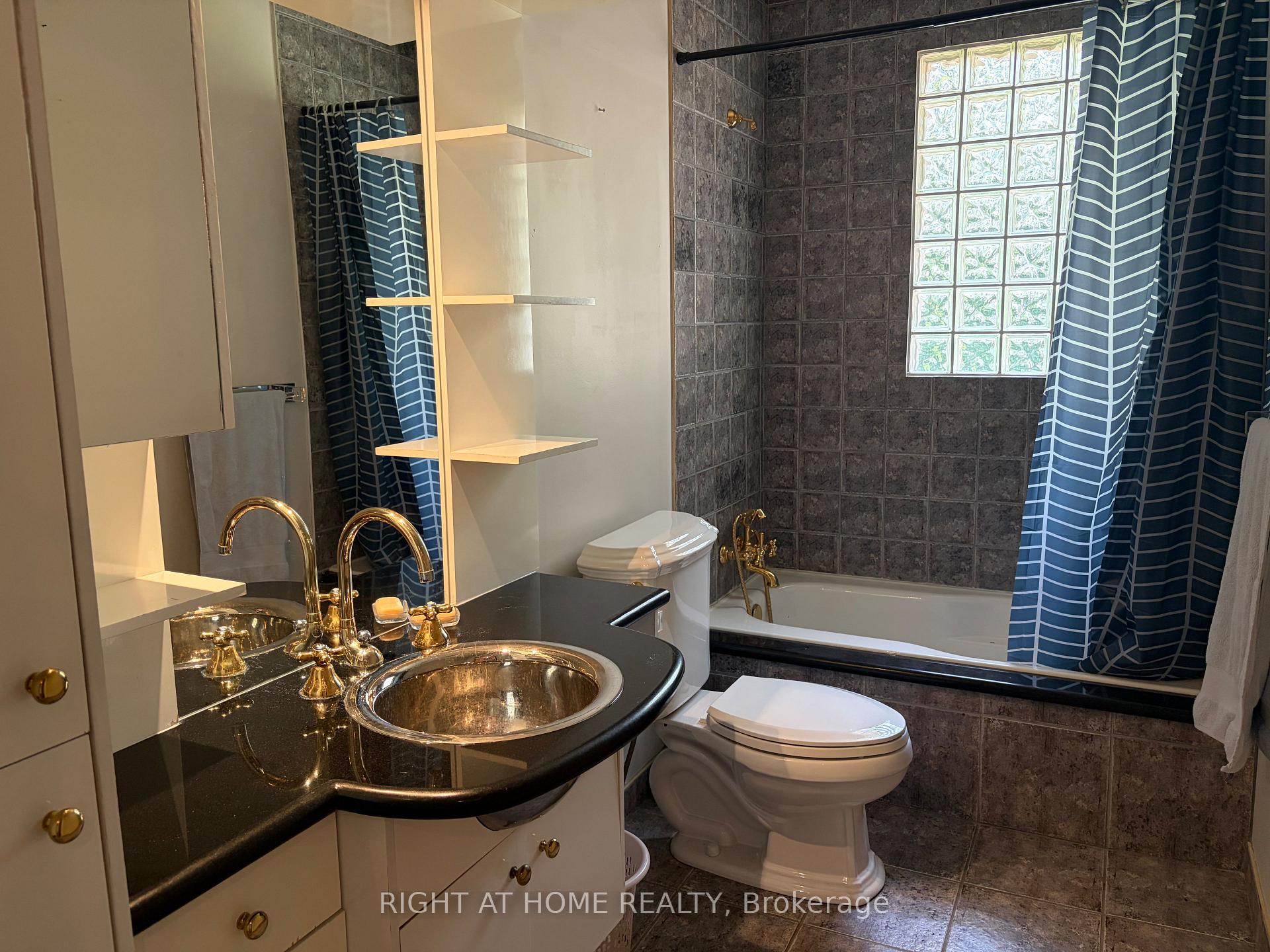 Photo 35 of 36 Forest Wood, Toronto, Bedford Park-Nortown — HOMEH