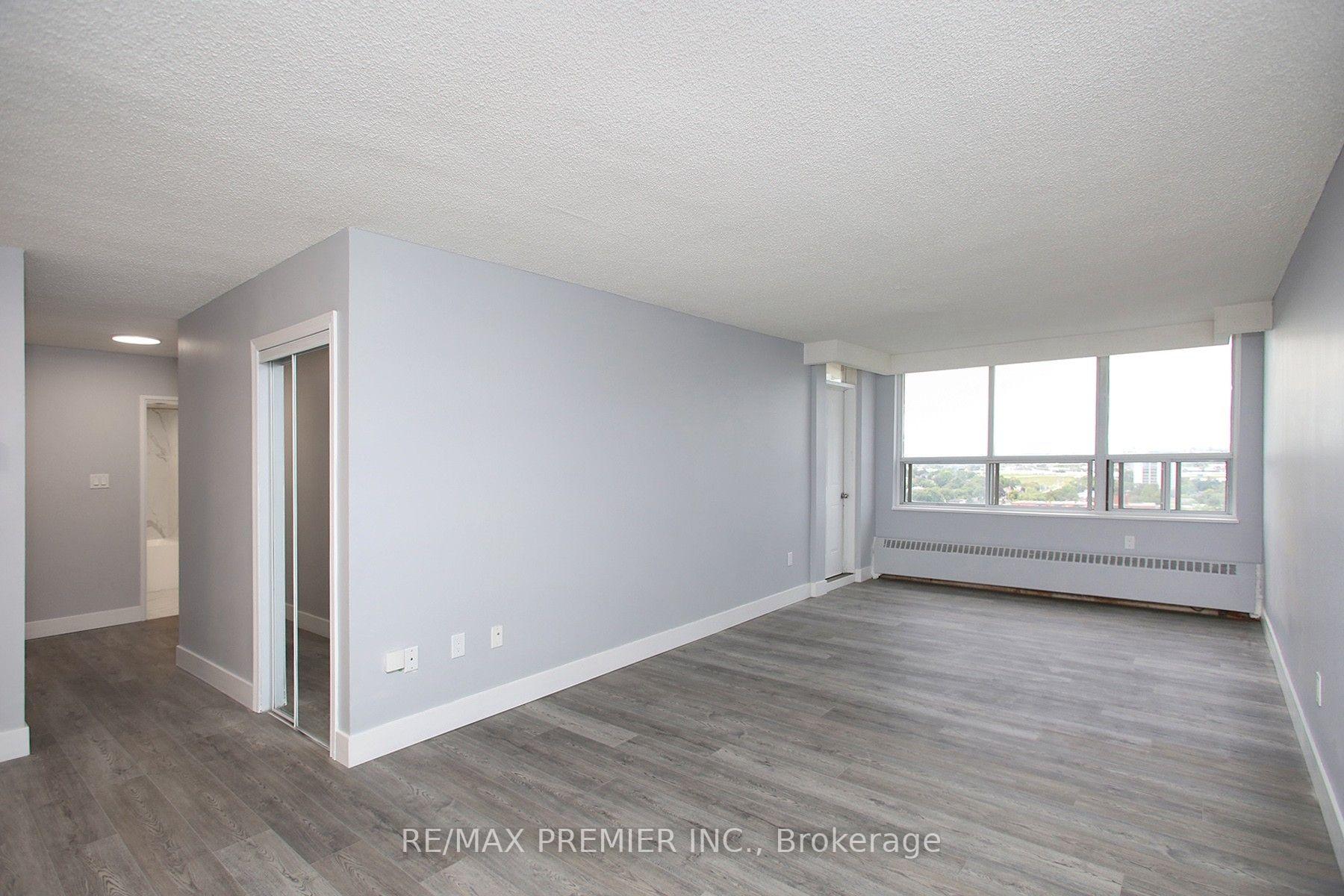 Photo 4 of Unit 1909, 390 Dixon Road, Etobicoke, Kingsview Village-The Westway — HOMEH