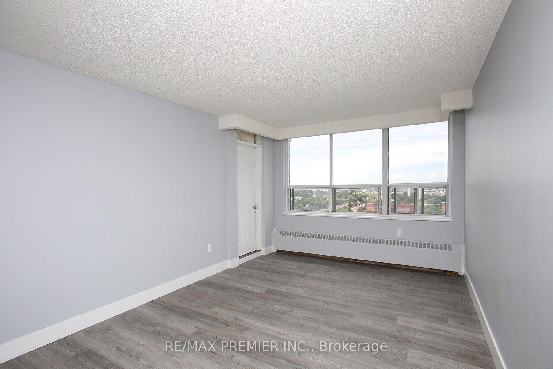 Photo 6 of Unit 1909, 390 Dixon Road, Etobicoke, Kingsview Village-The Westway — HOMEH