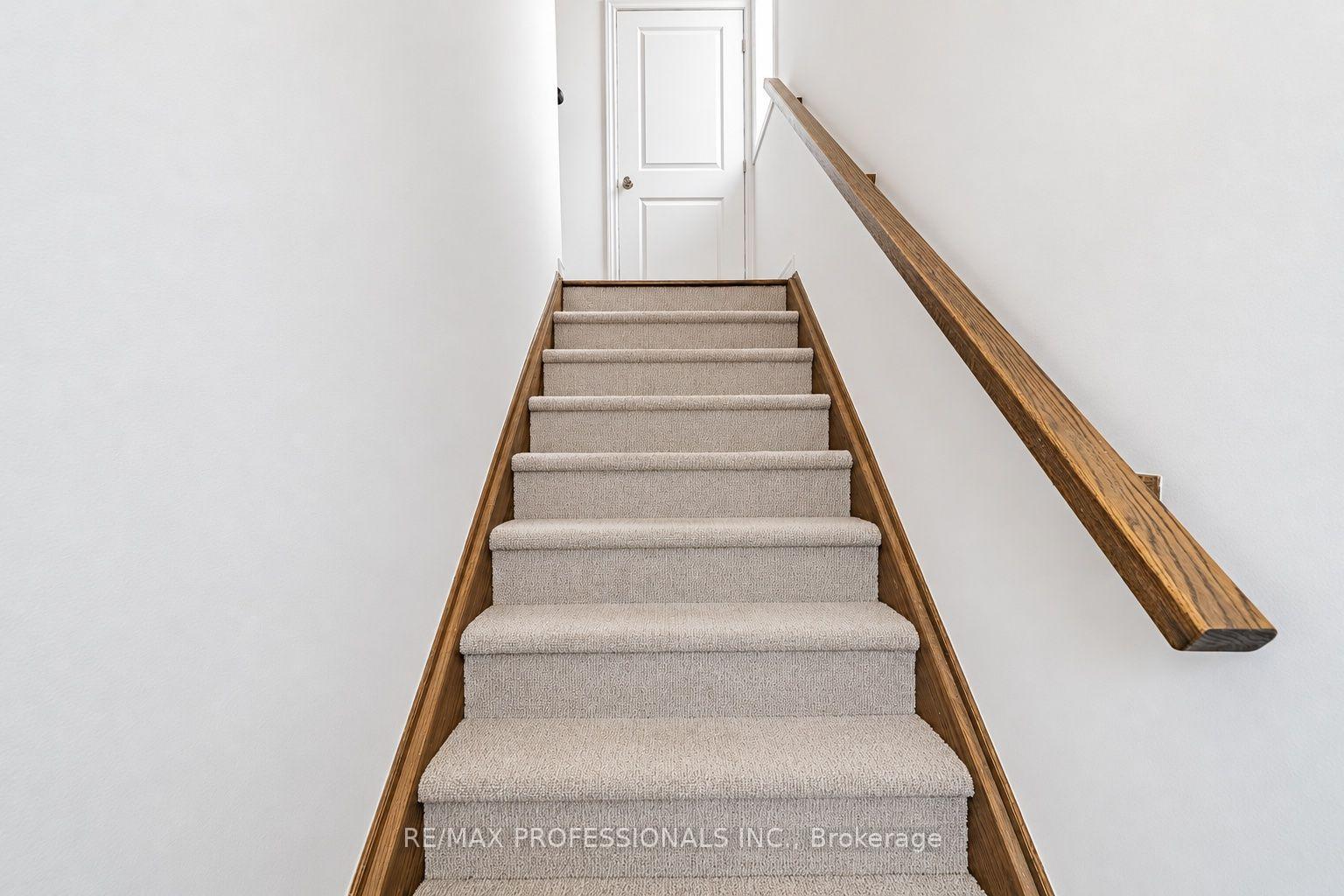 Photo 2 of Unit 19, 61 Soho Street, Hamilton, Stoney Creek Mountain — HOMEH