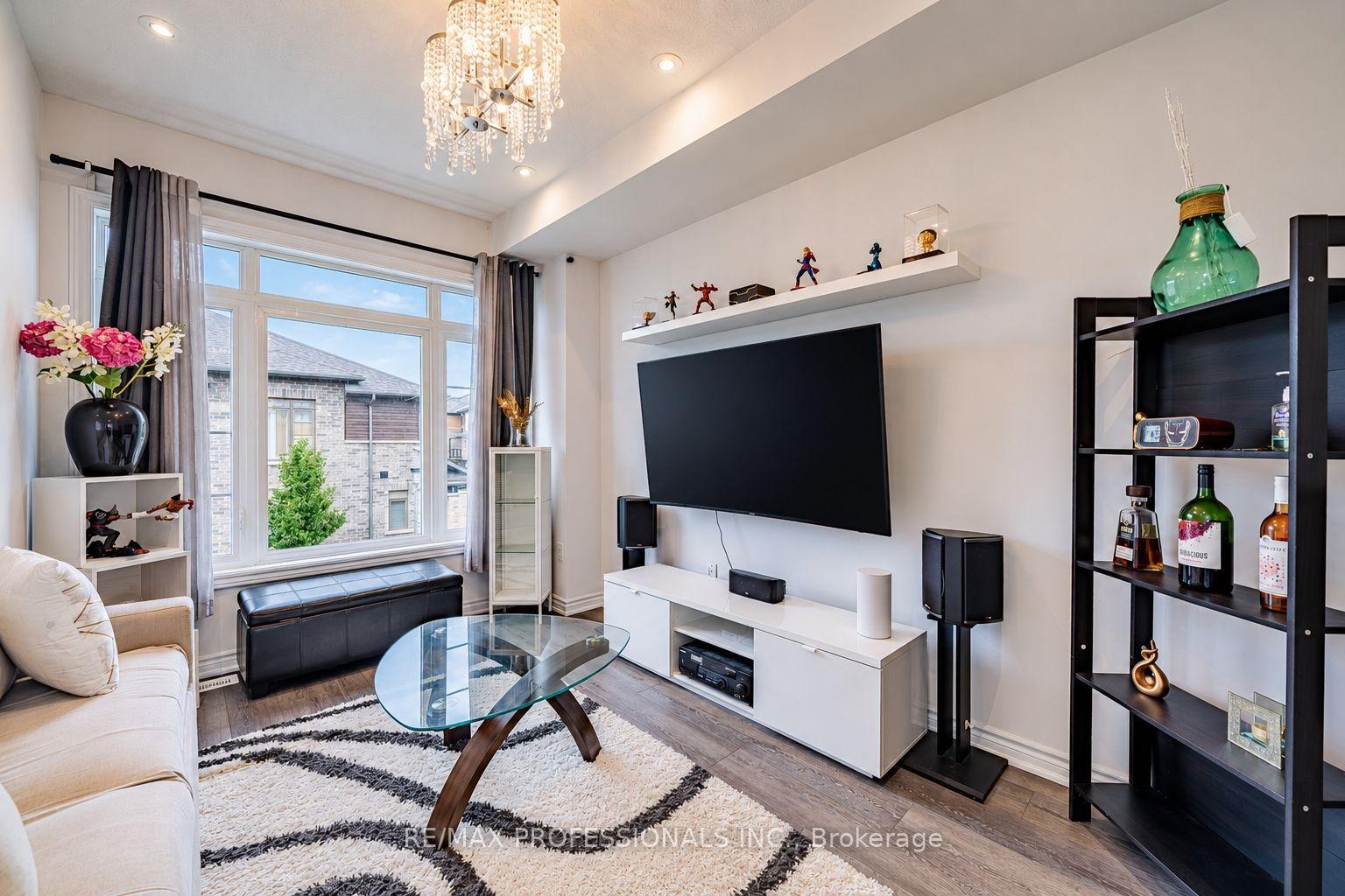 Photo 3 of Unit 19, 61 Soho Street, Hamilton, Stoney Creek Mountain — HOMEH