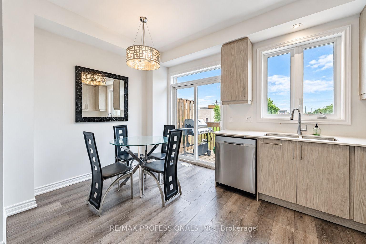 Photo 6 of Unit 19, 61 Soho Street, Hamilton, Stoney Creek Mountain — HOMEH