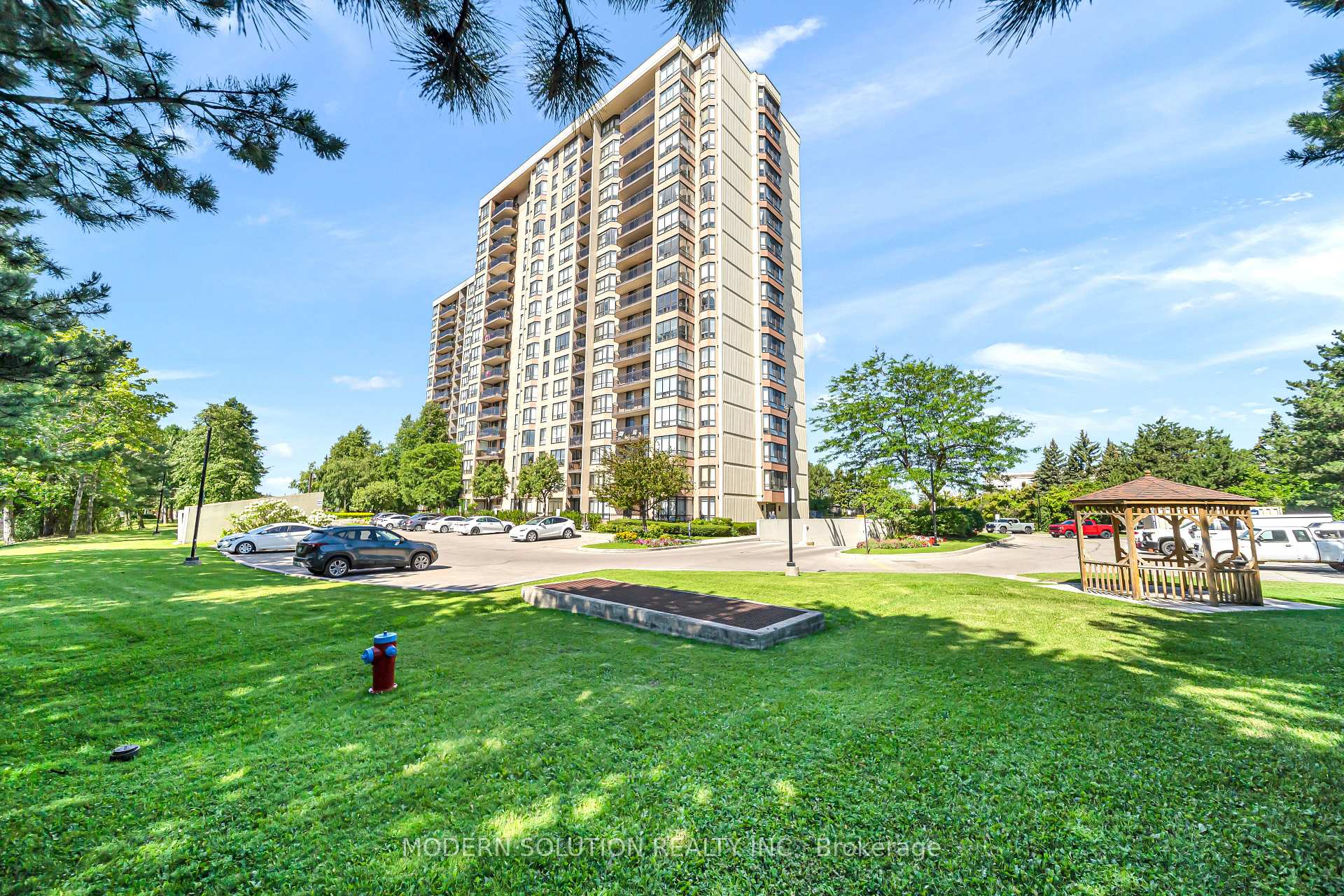 Photo 2 of Unit 501, 20 Cherrytree Drive, Brampton, Fletcher's Creek South — HOMEH