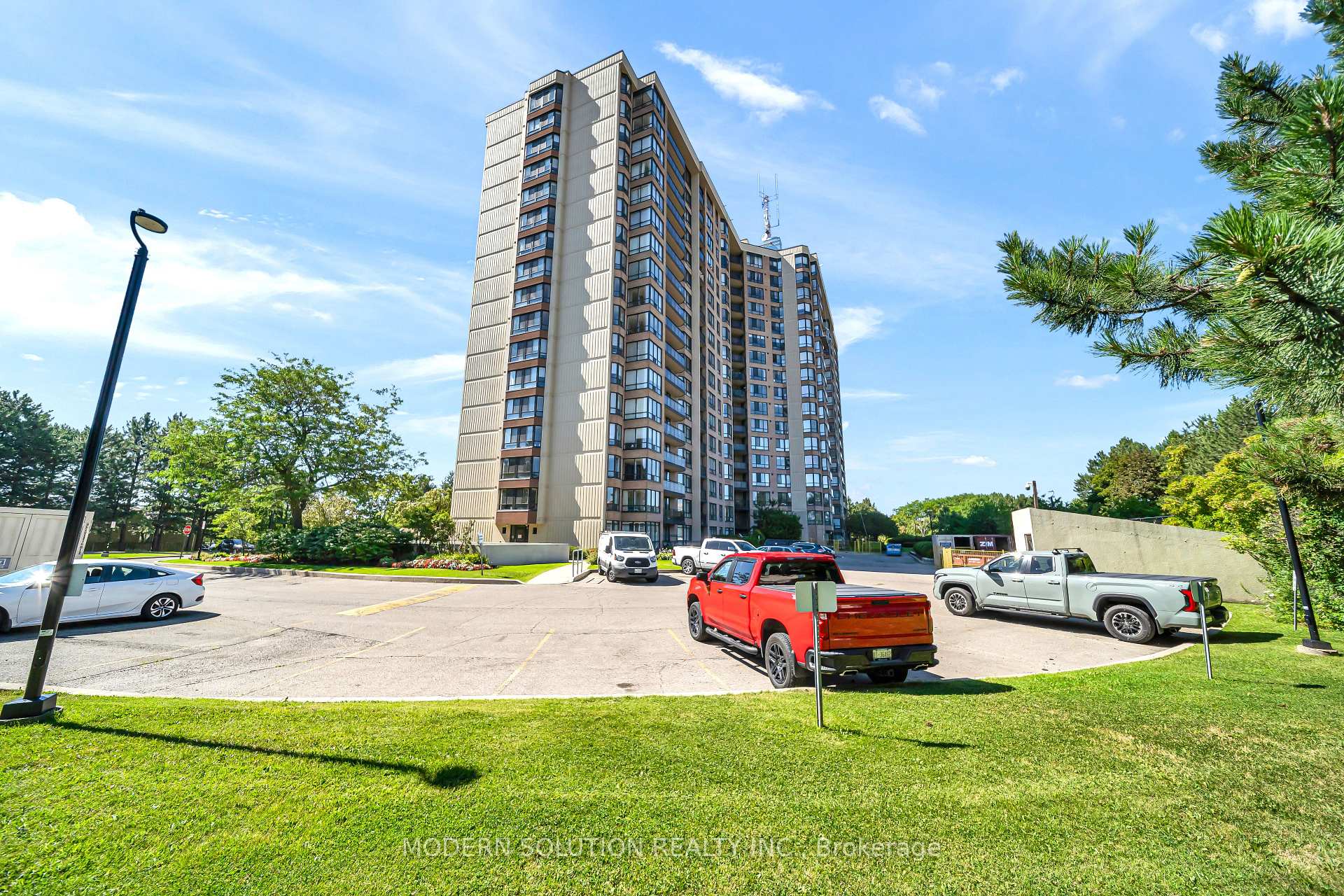 Photo 3 of Unit 501, 20 Cherrytree Drive, Brampton, Fletcher's Creek South — HOMEH