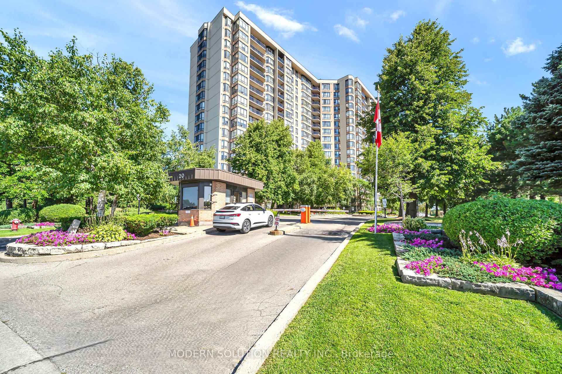 Photo 5 of Unit 501, 20 Cherrytree Drive, Brampton, Fletcher's Creek South — HOMEH