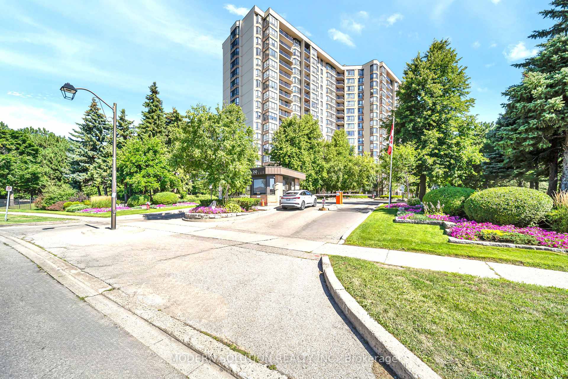 Photo 6 of Unit 501, 20 Cherrytree Drive, Brampton, Fletcher's Creek South — HOMEH