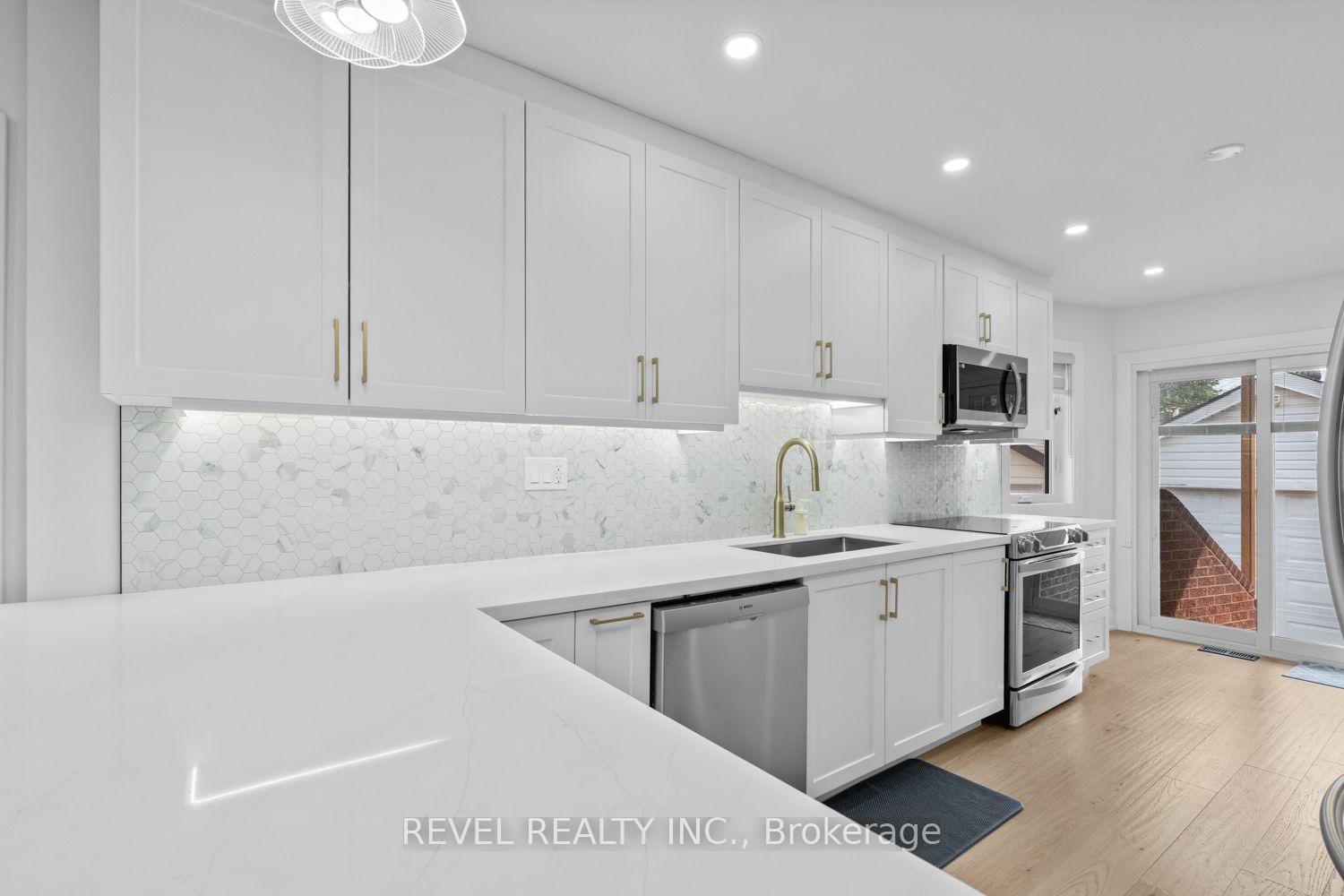 Photo 3 of 163 Northland Avenue, Toronto, Rockcliffe-Smythe — HOMEH