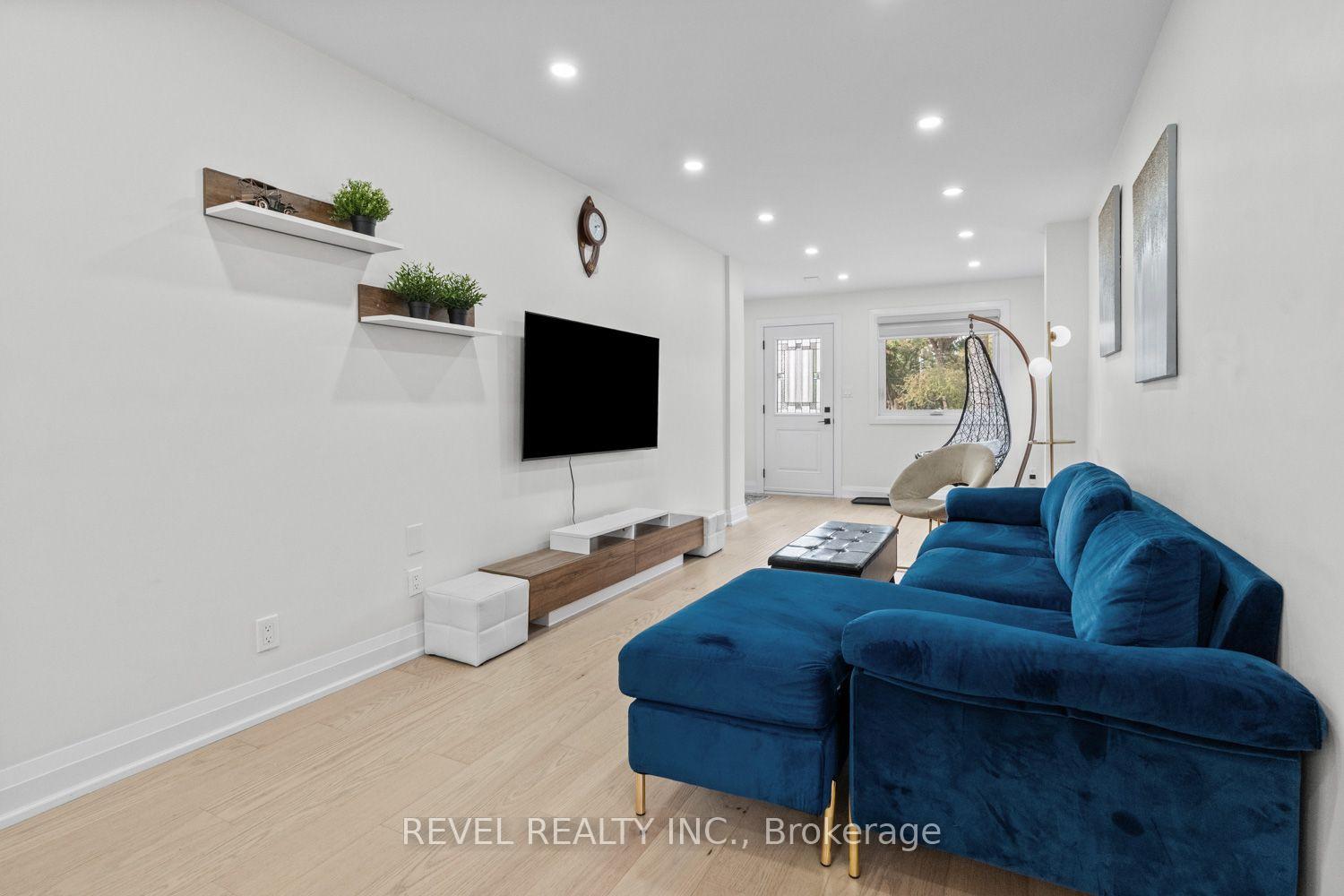 Photo 6 of 163 Northland Avenue, Toronto, Rockcliffe-Smythe — HOMEH