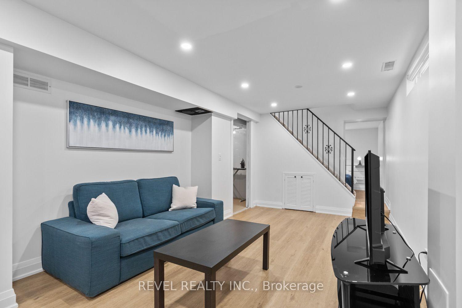 Photo 15 of 163 Northland Avenue, Toronto, Rockcliffe-Smythe — HOMEH