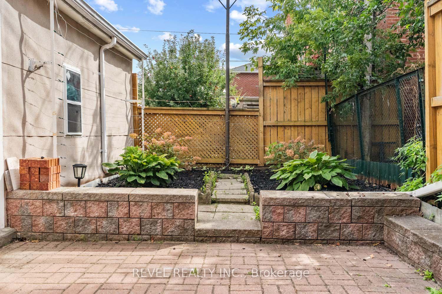 Photo 28 of 163 Northland Avenue, Toronto, Rockcliffe-Smythe — HOMEH