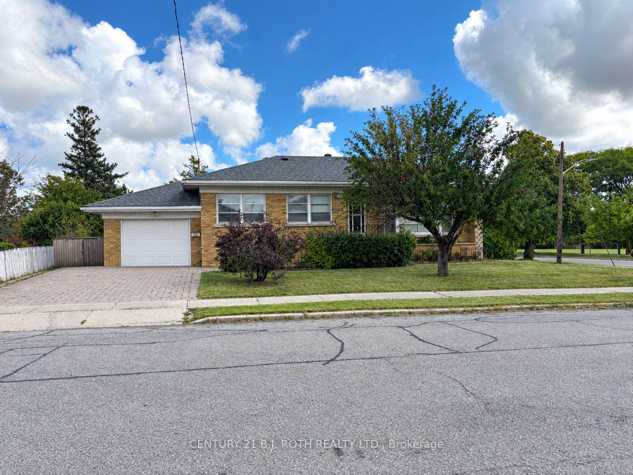 Photo 1 of 33 Lewiston Road, Scarborough, Dorset Park — HOMEH