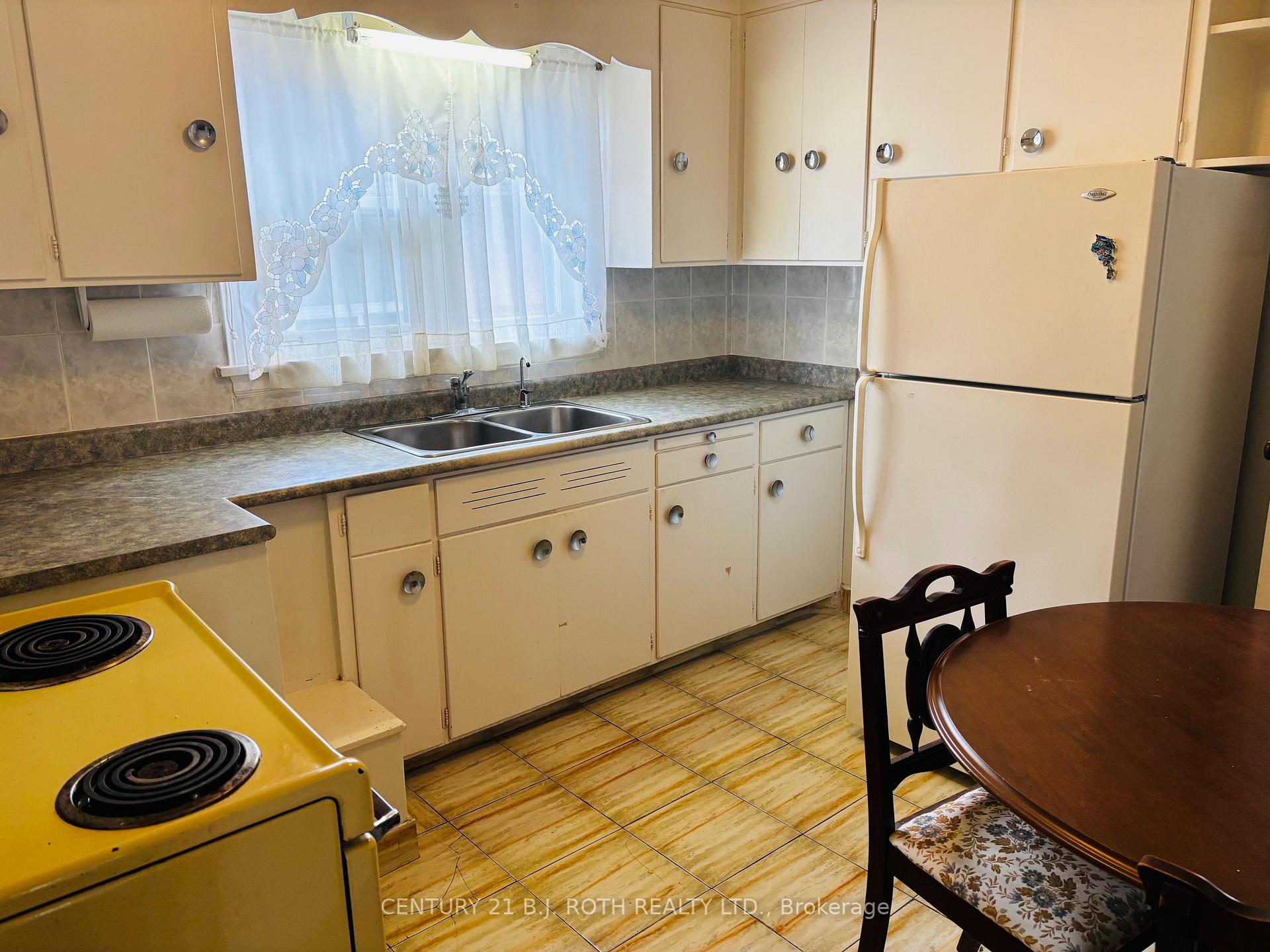 Photo 9 of 33 Lewiston Road, Scarborough, Dorset Park — HOMEH