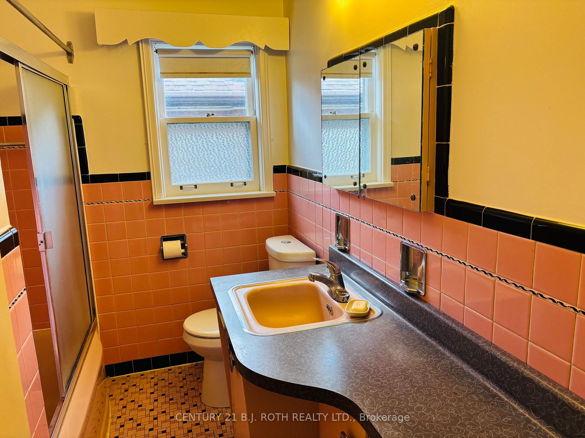 Photo 11 of 33 Lewiston Road, Scarborough, Dorset Park — HOMEH