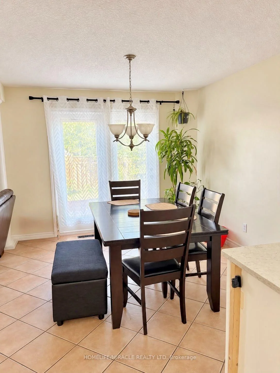 Photo 8 of 6628 Beattie Street, London, South V — HOMEH