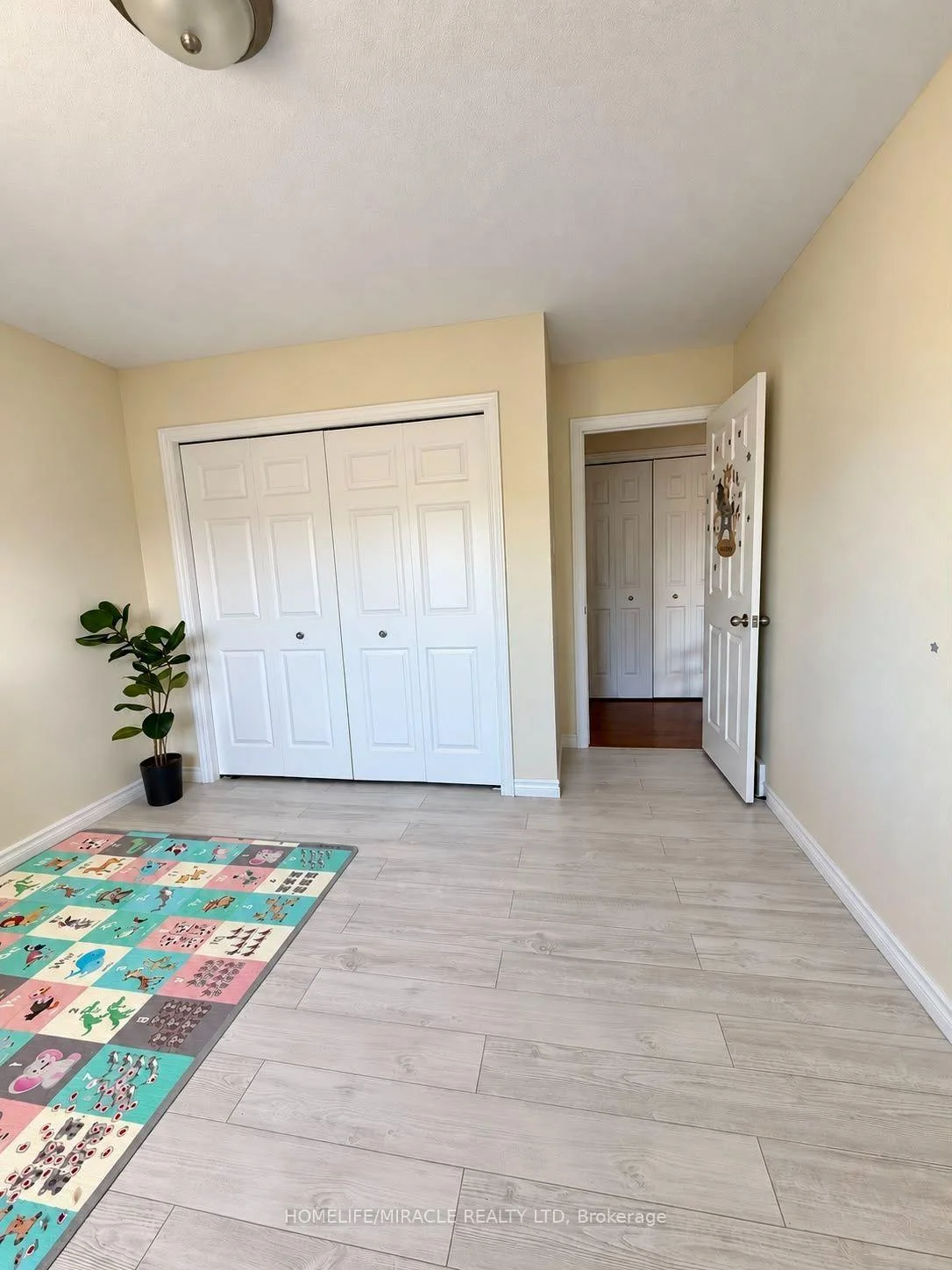 Photo 14 of 6628 Beattie Street, London, South V — HOMEH