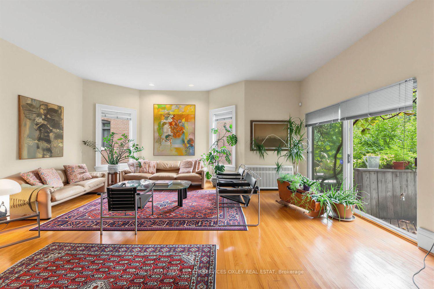 Photo 4 of 105 Roxborough Street E, Toronto, Rosedale-Moore Park — HOMEH