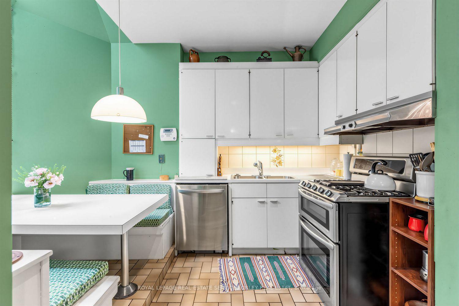 Photo 11 of 105 Roxborough Street E, Toronto, Rosedale-Moore Park — HOMEH