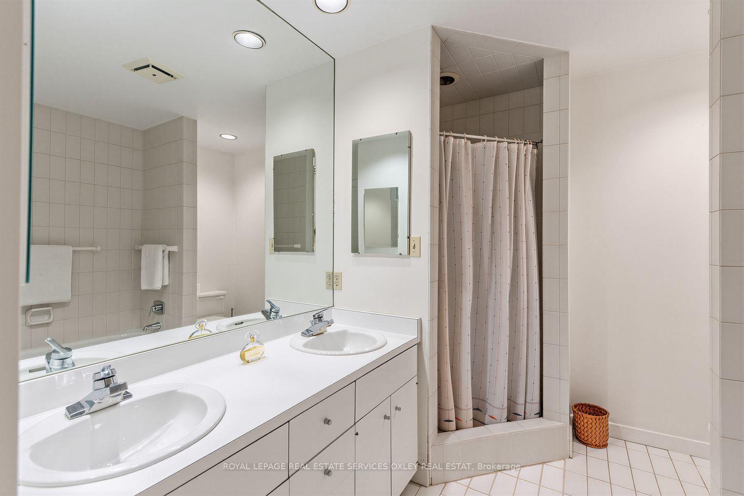 Photo 23 of 105 Roxborough Street E, Toronto, Rosedale-Moore Park — HOMEH