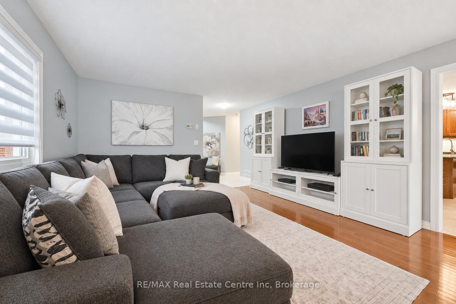 Photo 3 of 33 Washburn Drive, Guelph, Grange Road — HOMEH