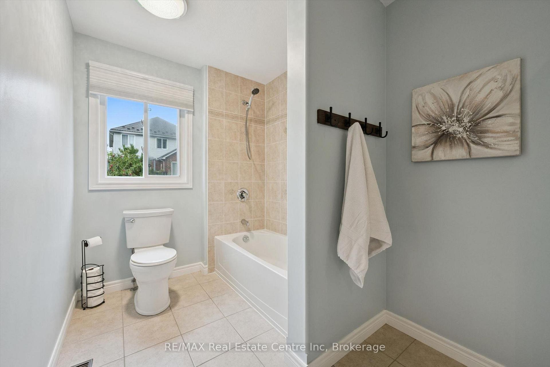 Photo 14 of 33 Washburn Drive, Guelph, Grange Road — HOMEH