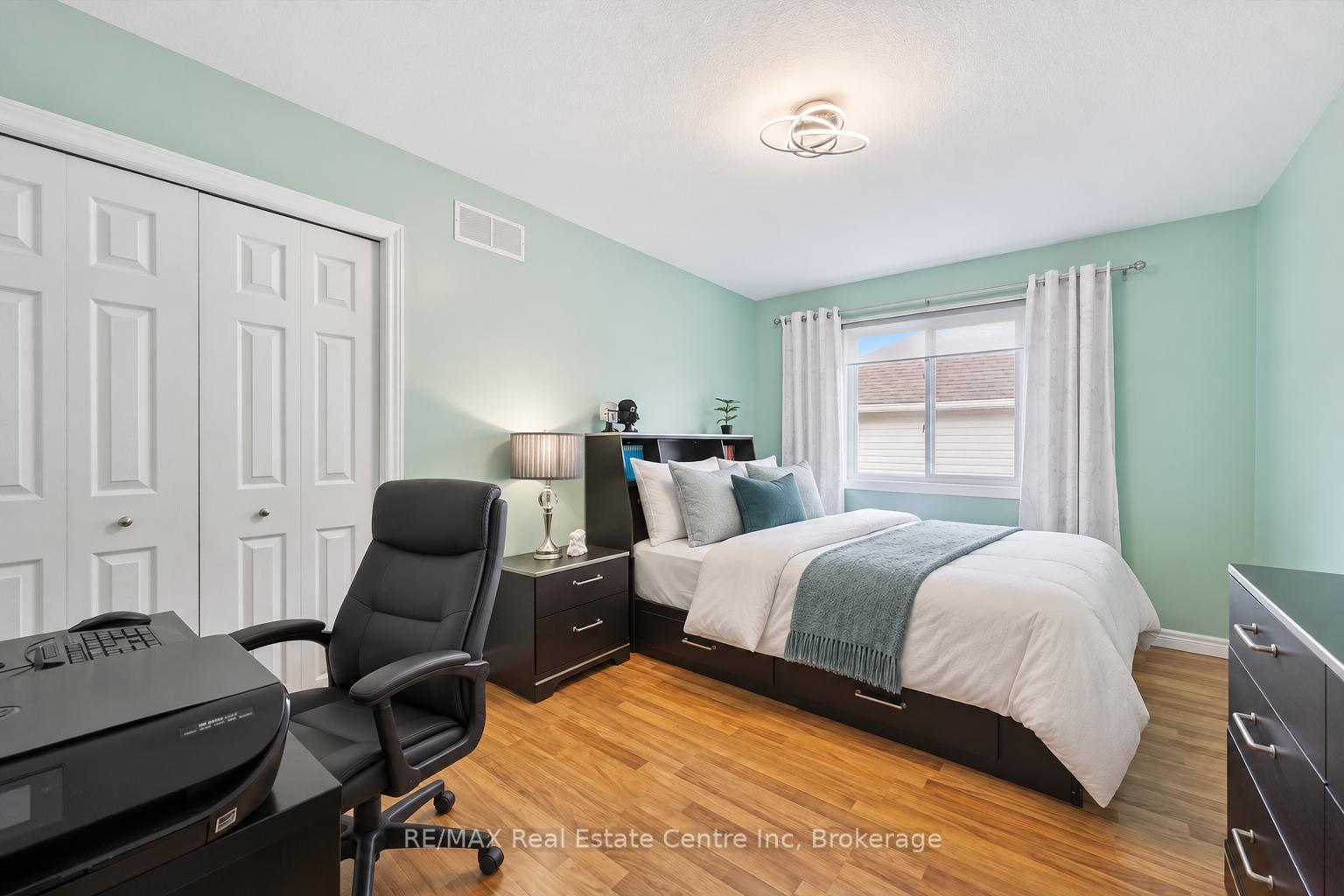 Photo 15 of 33 Washburn Drive, Guelph, Grange Road — HOMEH