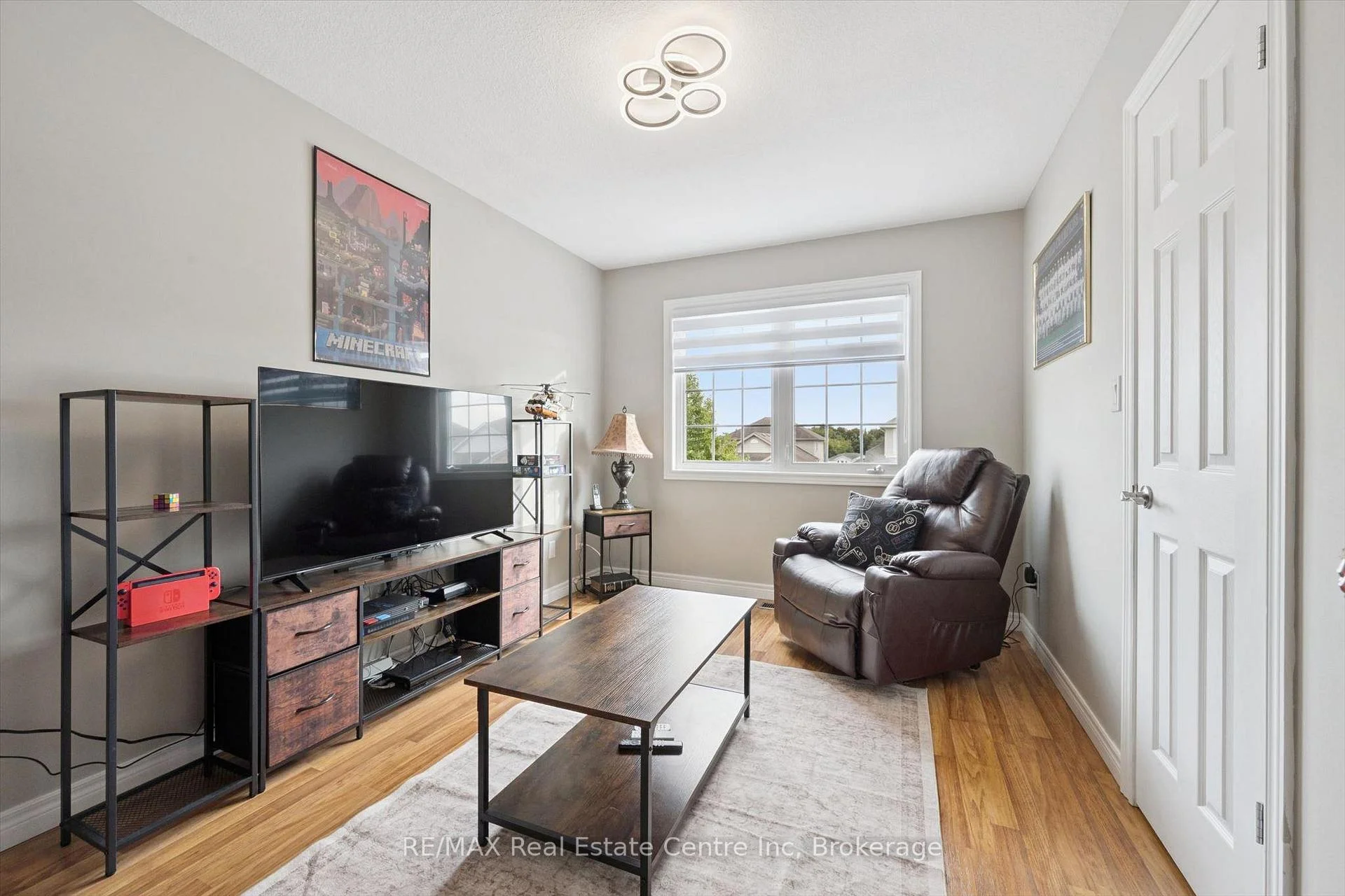 Photo 18 of 33 Washburn Drive, Guelph, Grange Road — HOMEH