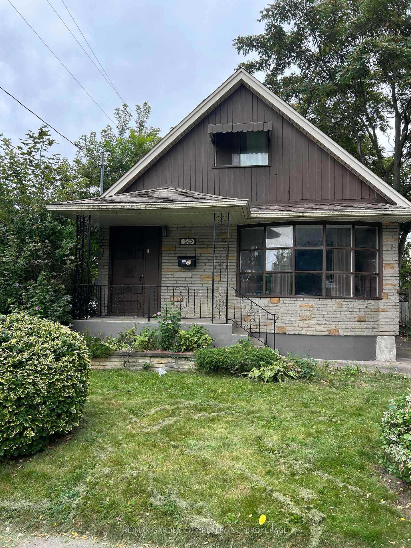Photo 2 of 182 York Street, St. Catharines, Haig — HOMEH