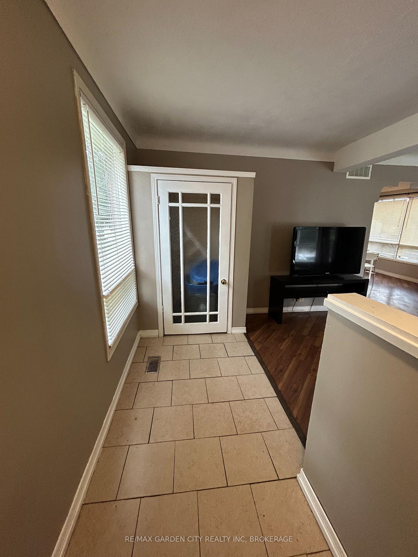 Photo 3 of 182 York Street, St. Catharines, Haig — HOMEH