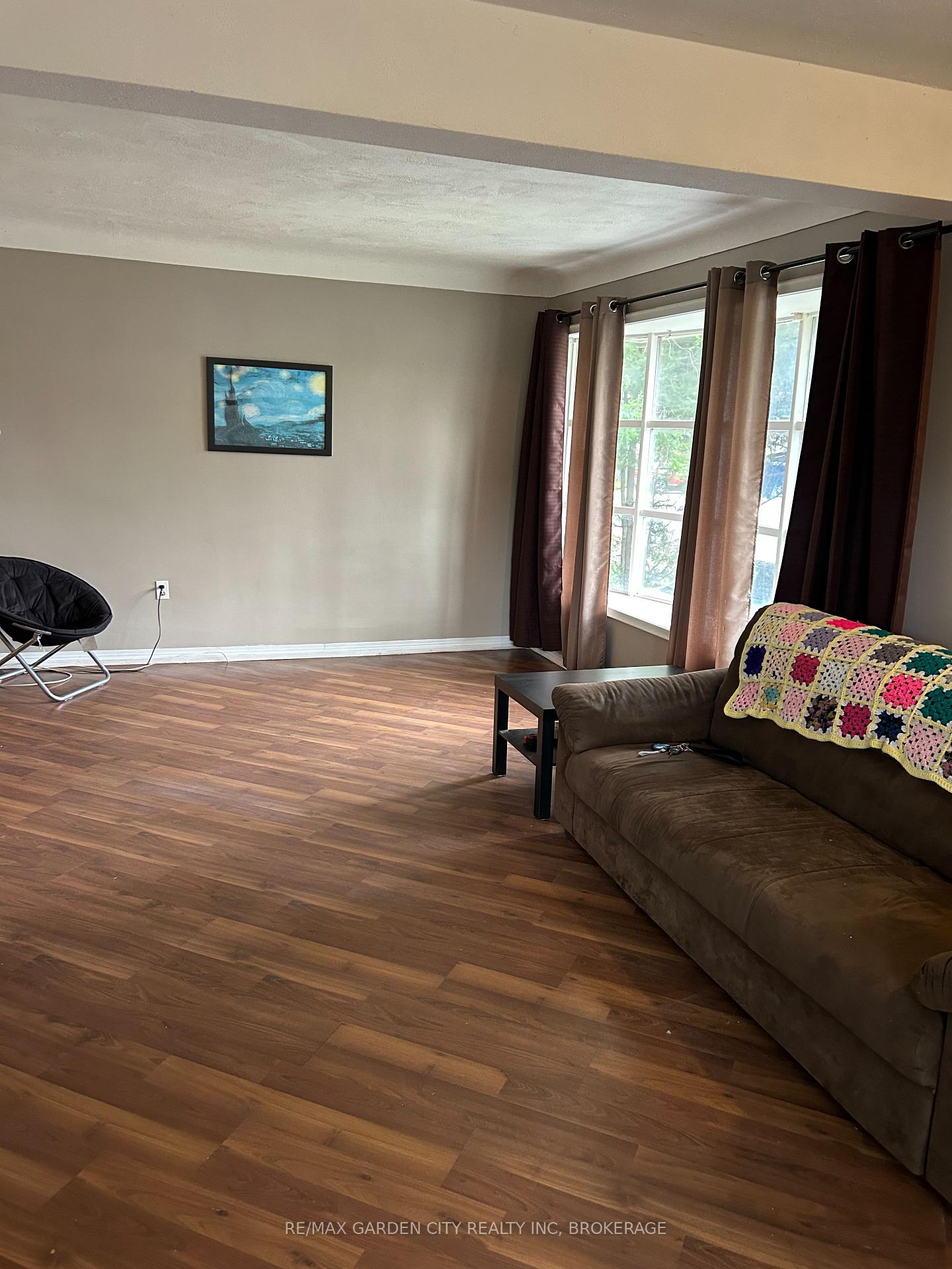 Photo 5 of 182 York Street, St. Catharines, Haig — HOMEH