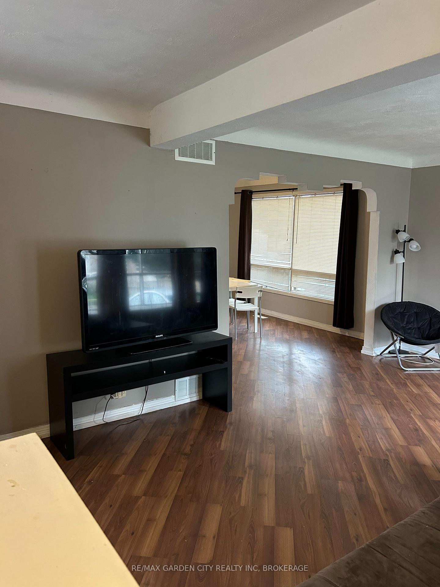 Photo 6 of 182 York Street, St. Catharines, Haig — HOMEH