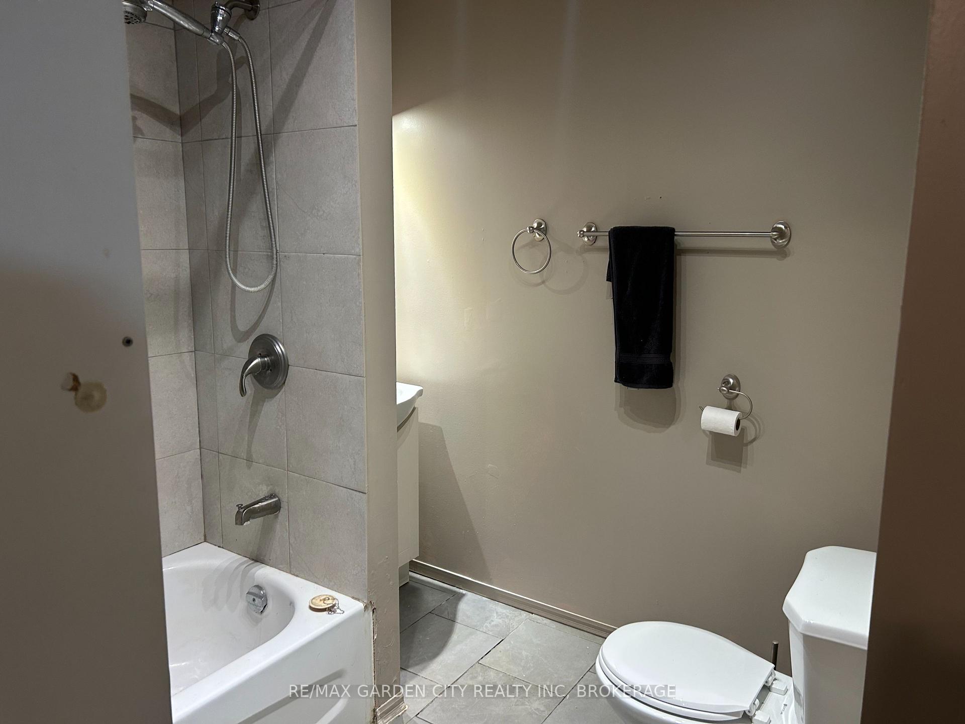 Photo 9 of 182 York Street, St. Catharines, Haig — HOMEH