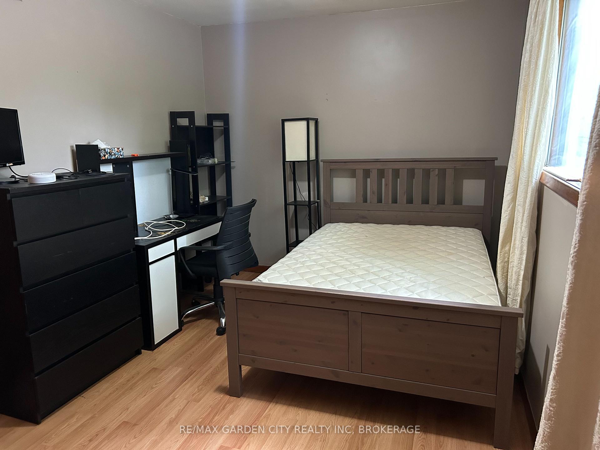 Photo 10 of 182 York Street, St. Catharines, Haig — HOMEH