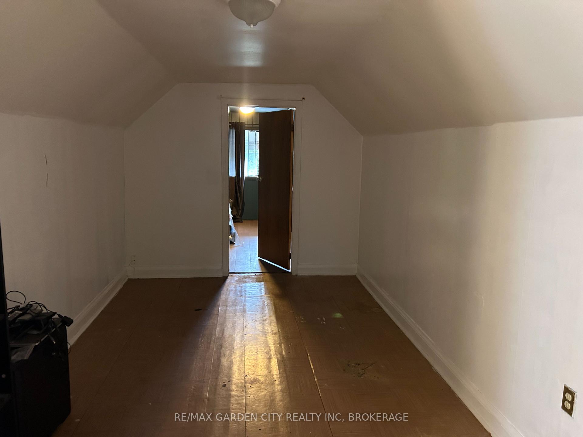 Photo 12 of 182 York Street, St. Catharines, Haig — HOMEH