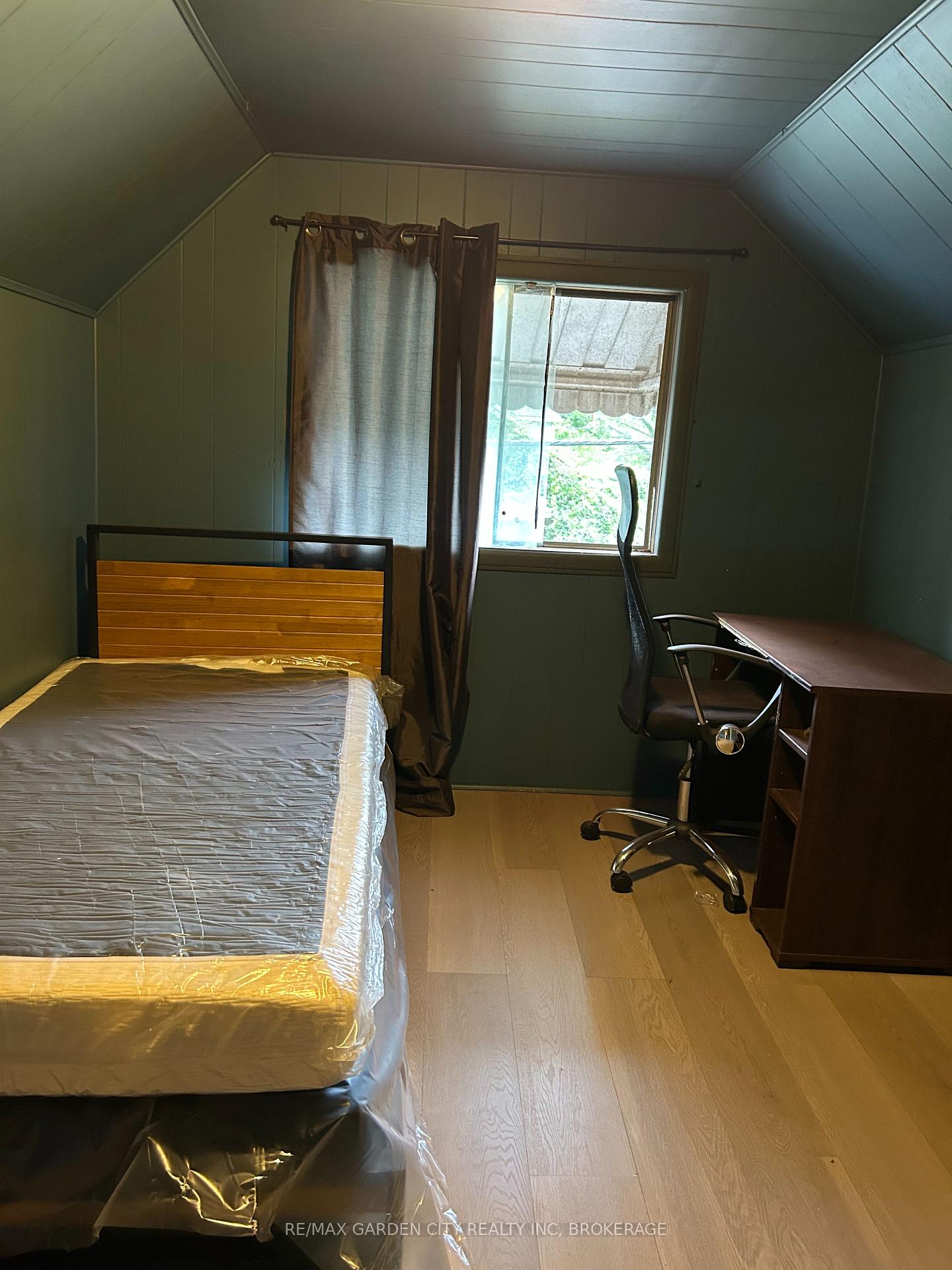 Photo 13 of 182 York Street, St. Catharines, Haig — HOMEH