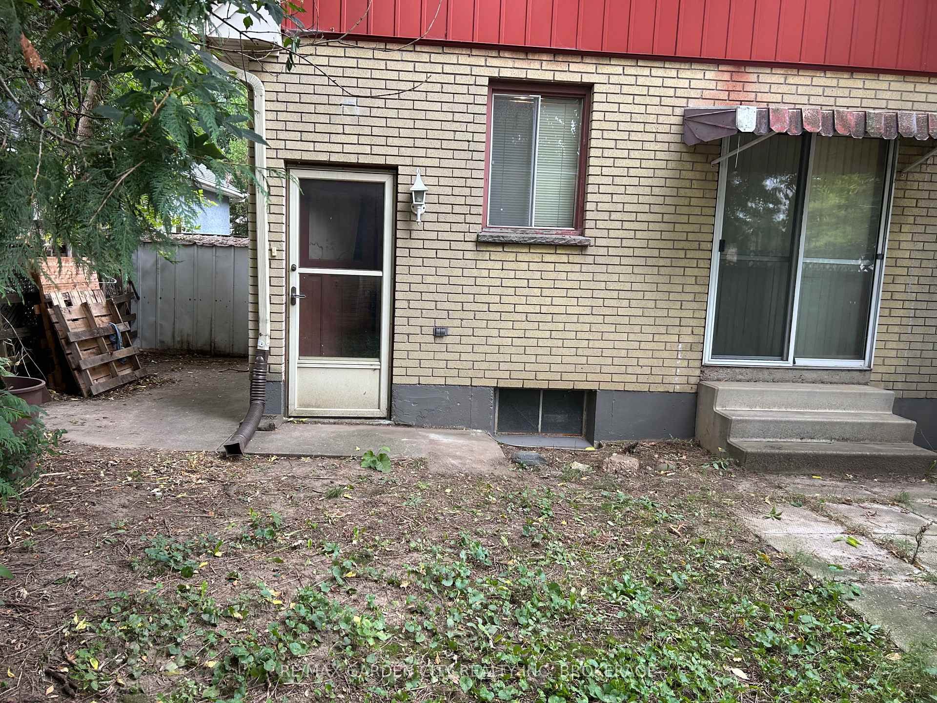 Photo 15 of 182 York Street, St. Catharines, Haig — HOMEH