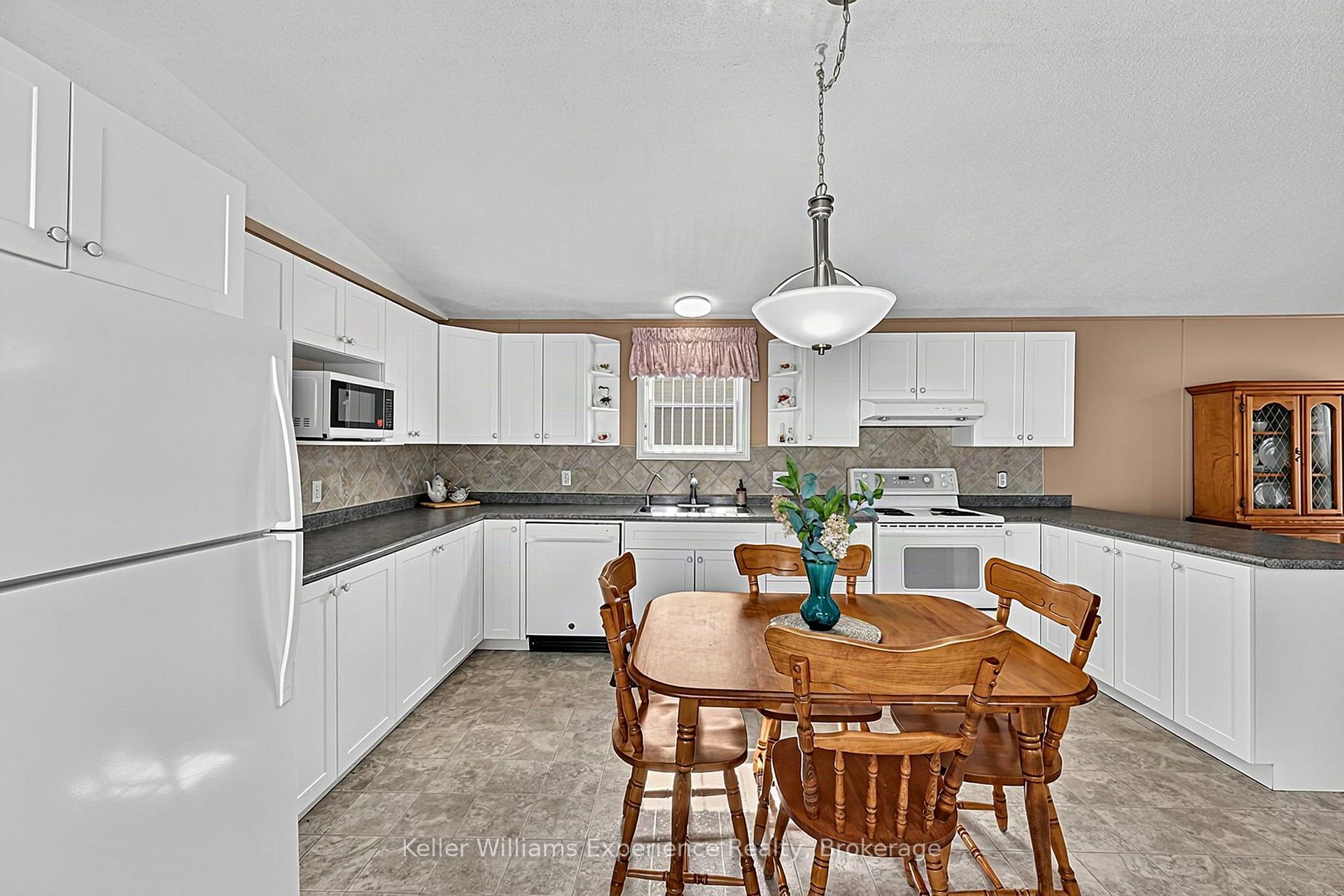 Photo 8 of 4052 Ash Crescent, Severn, Rural Severn — HOMEH