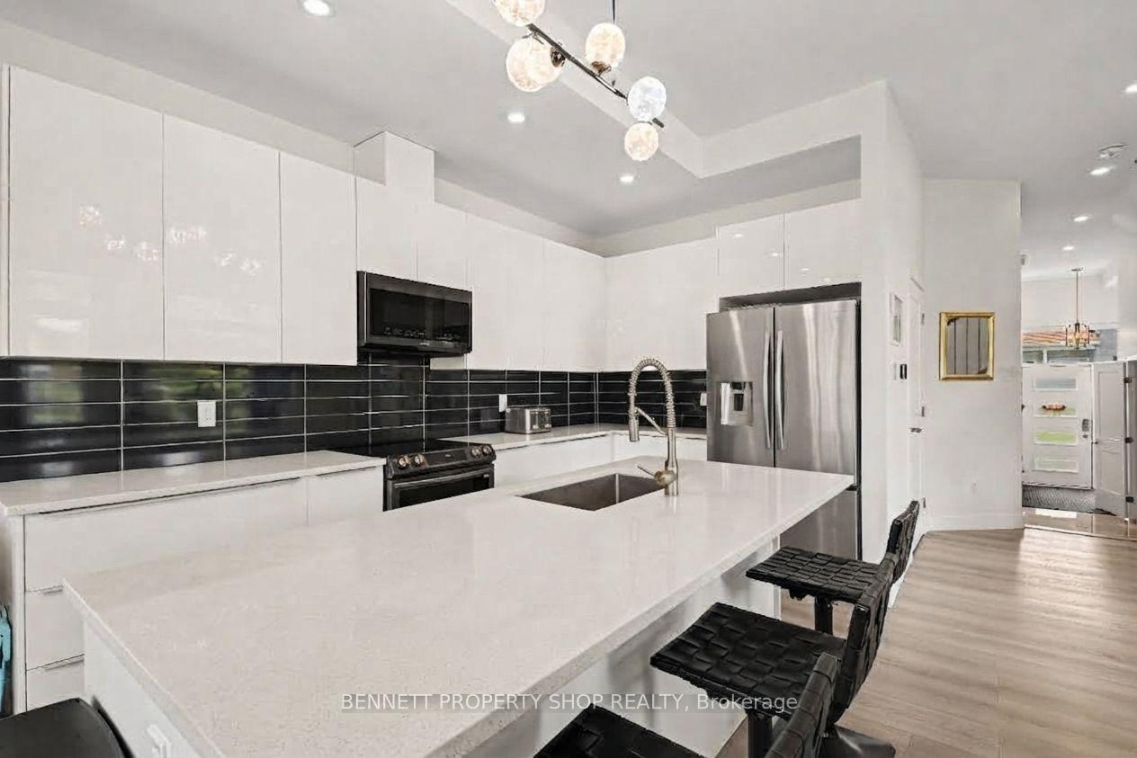 Photo 3 of 133 Duford Street, Ottawa, Vanier — HOMEH