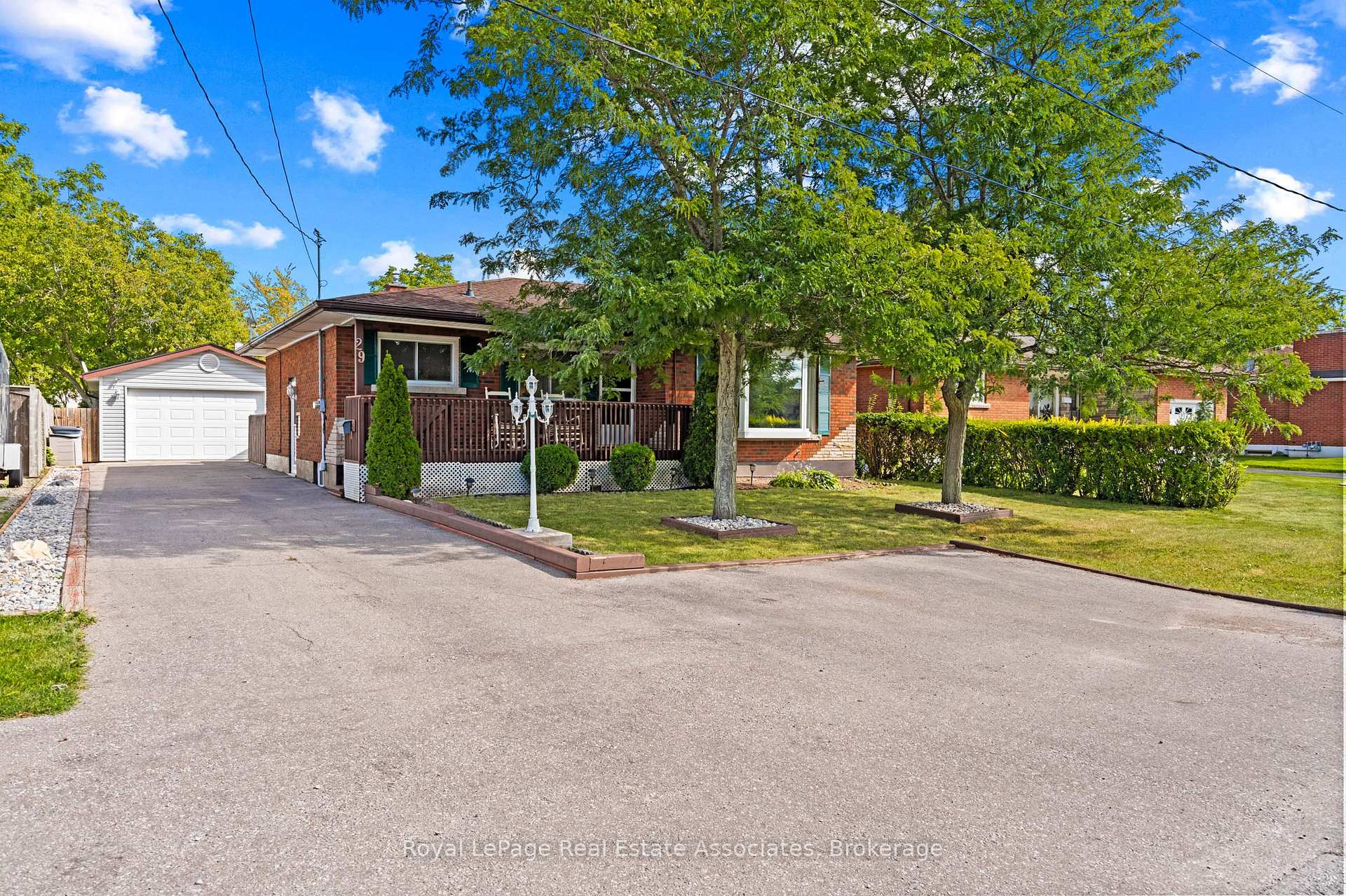 Photo 3 of 29 Trufal Avenue, Welland, Broadway — HOMEH