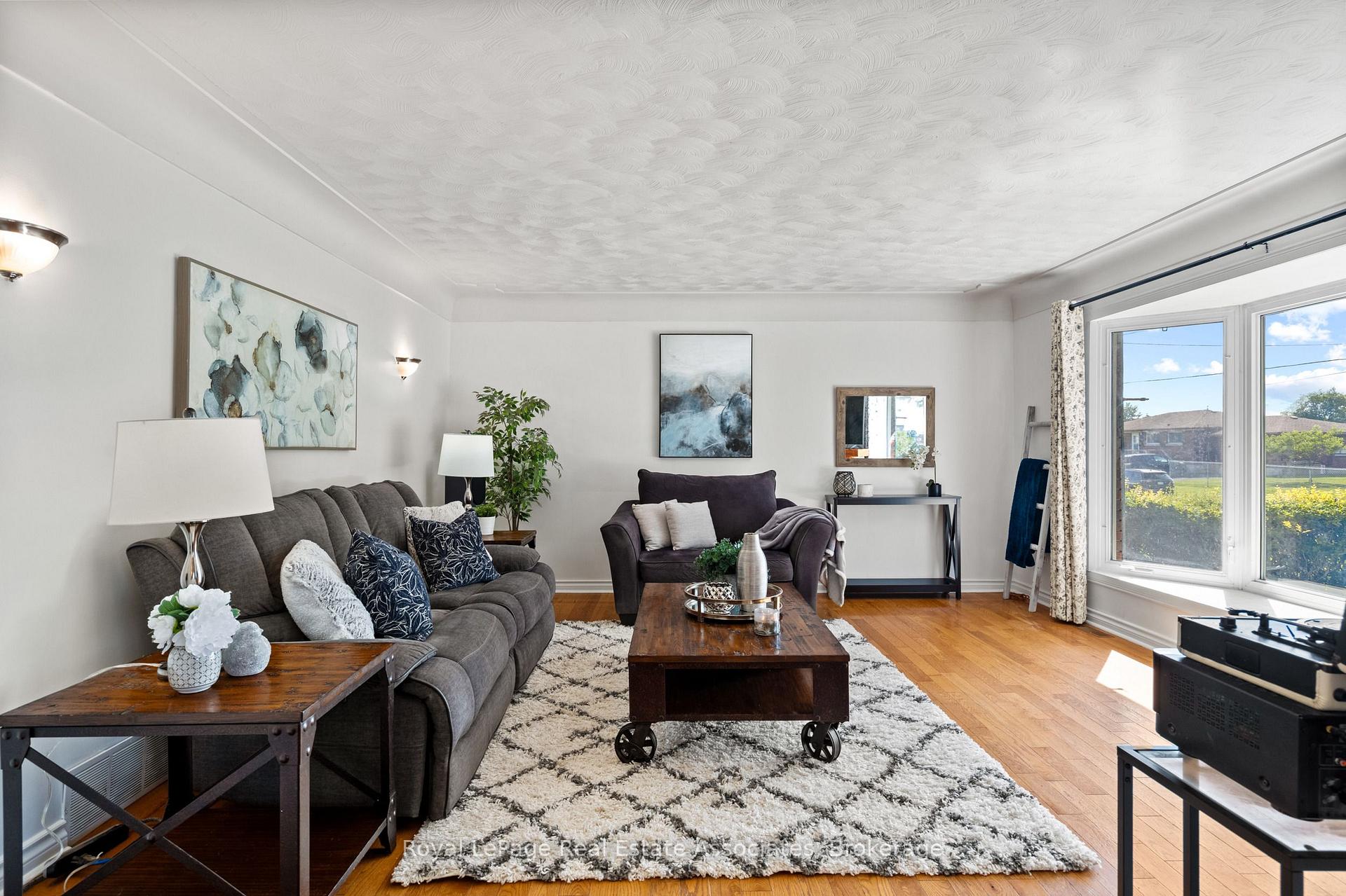 Photo 4 of 29 Trufal Avenue, Welland, Broadway — HOMEH