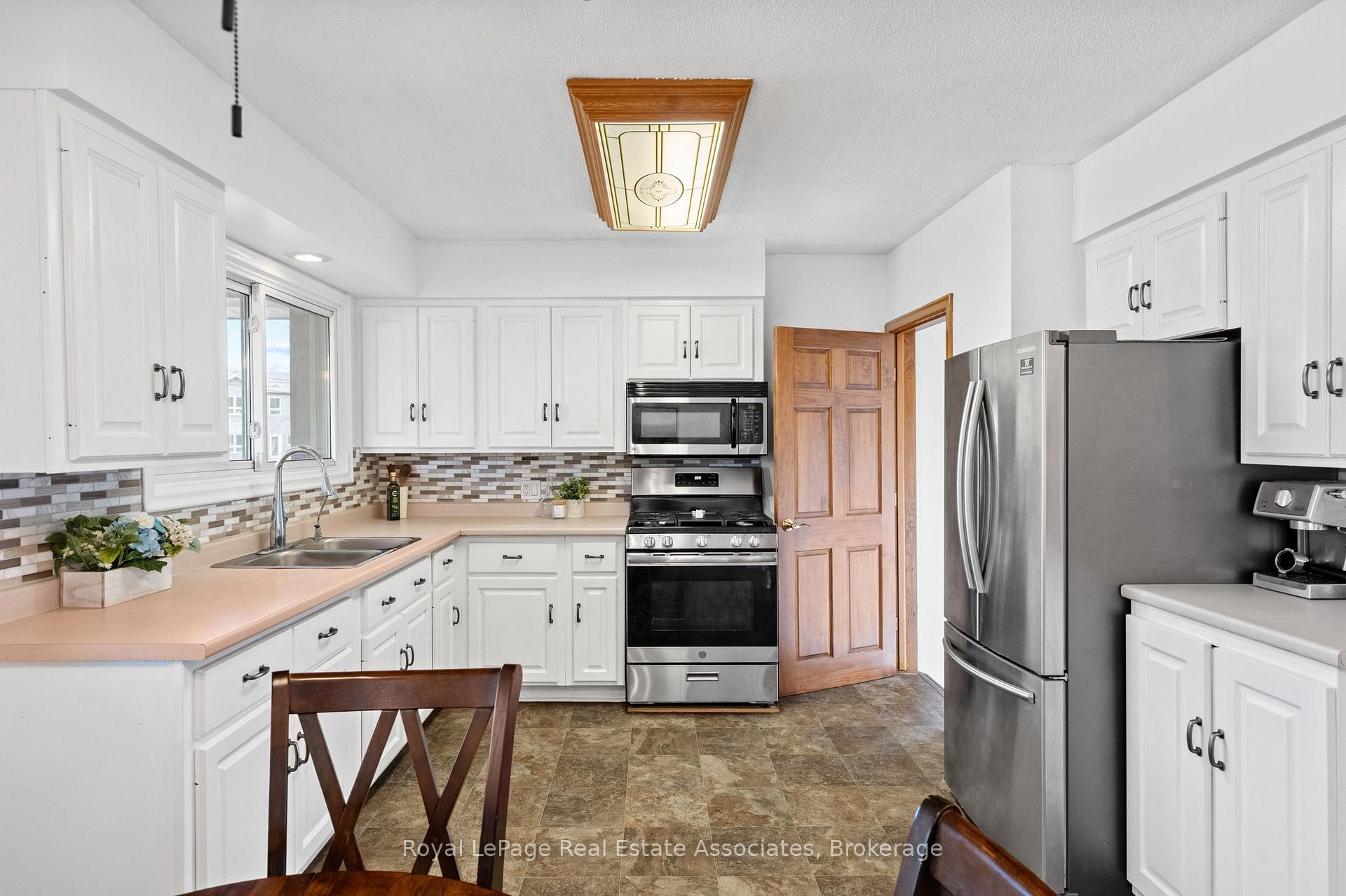 Photo 8 of 29 Trufal Avenue, Welland, Broadway — HOMEH