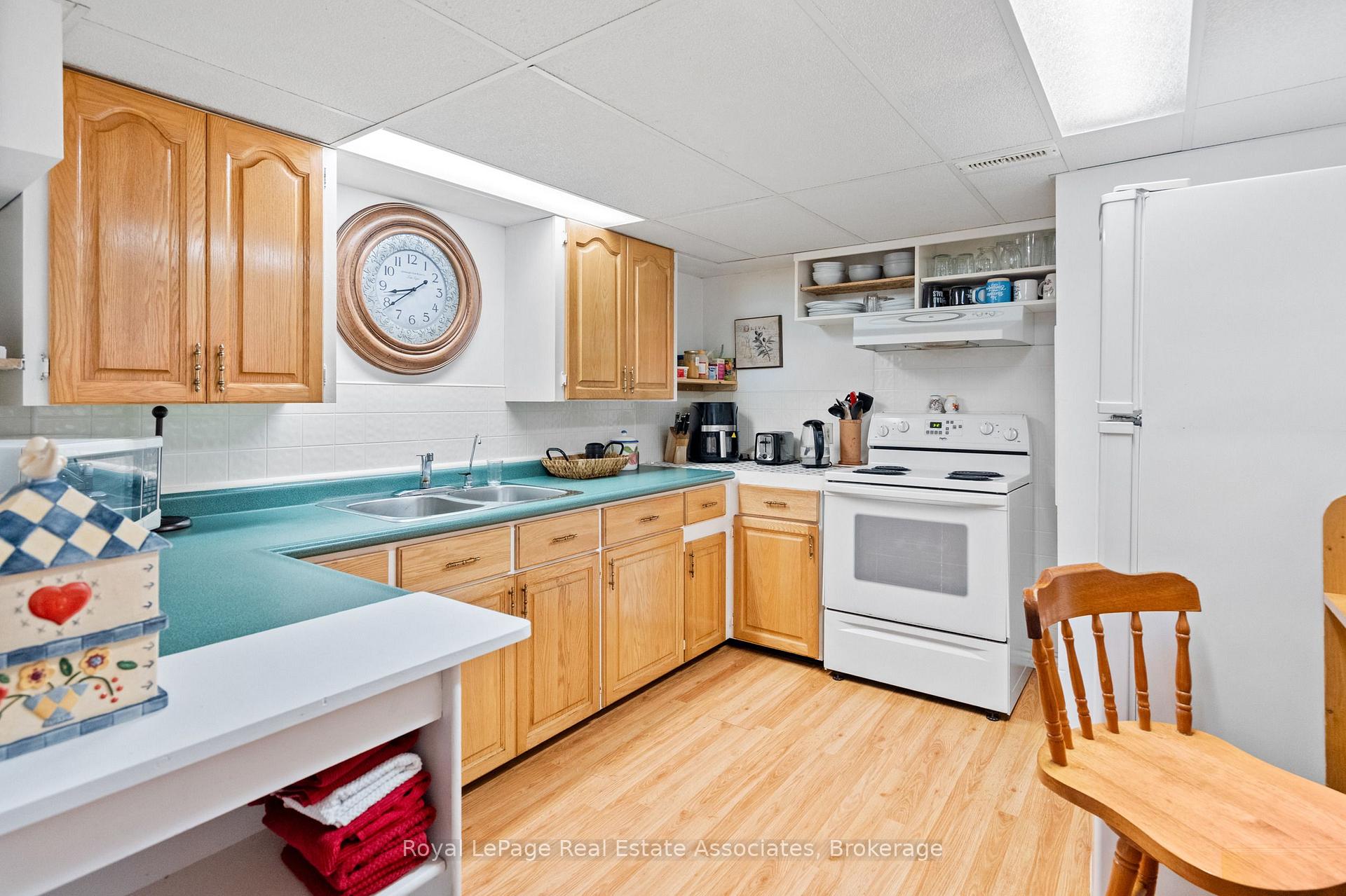 Photo 24 of 29 Trufal Avenue, Welland, Broadway — HOMEH