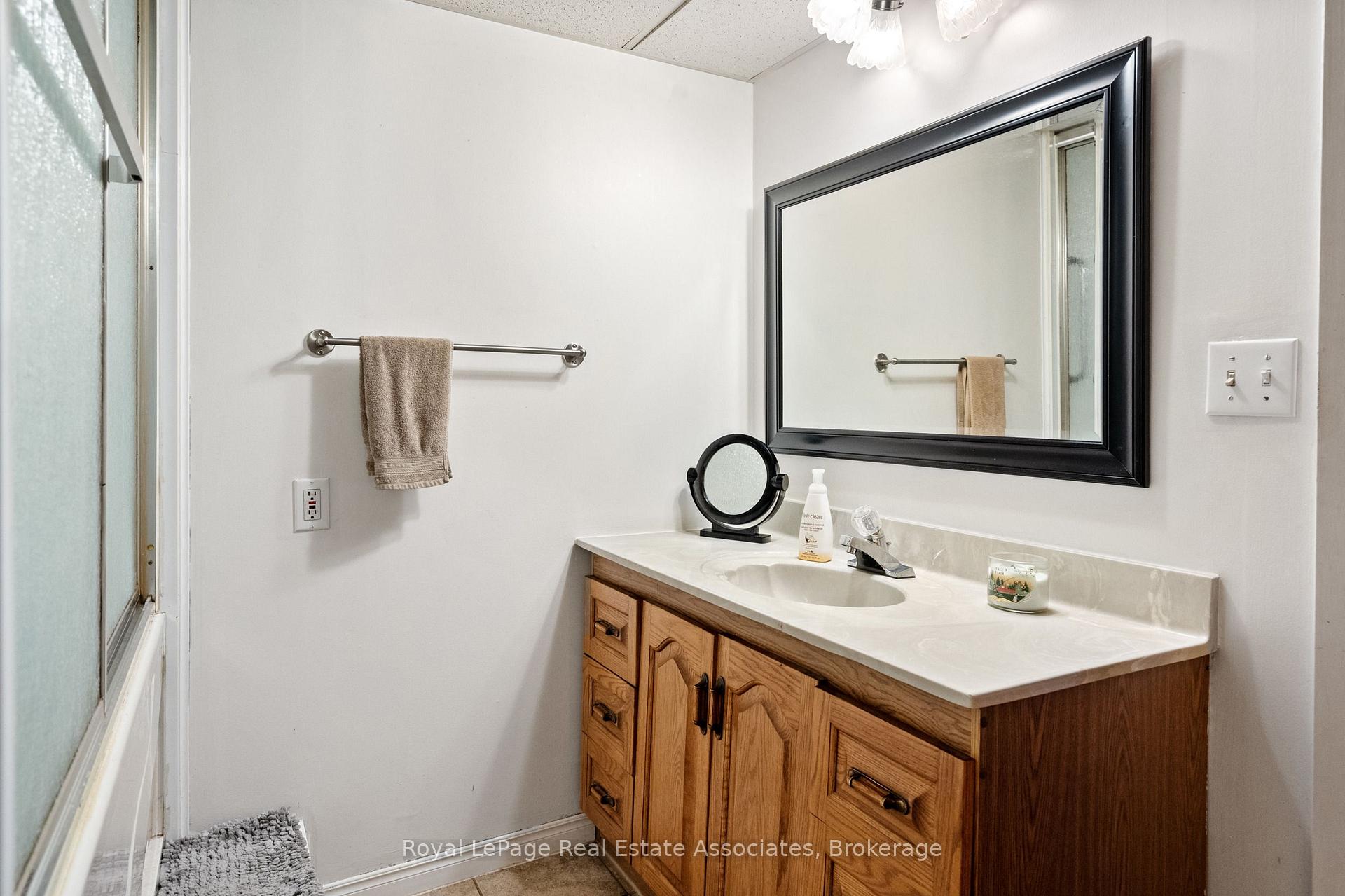 Photo 25 of 29 Trufal Avenue, Welland, Broadway — HOMEH