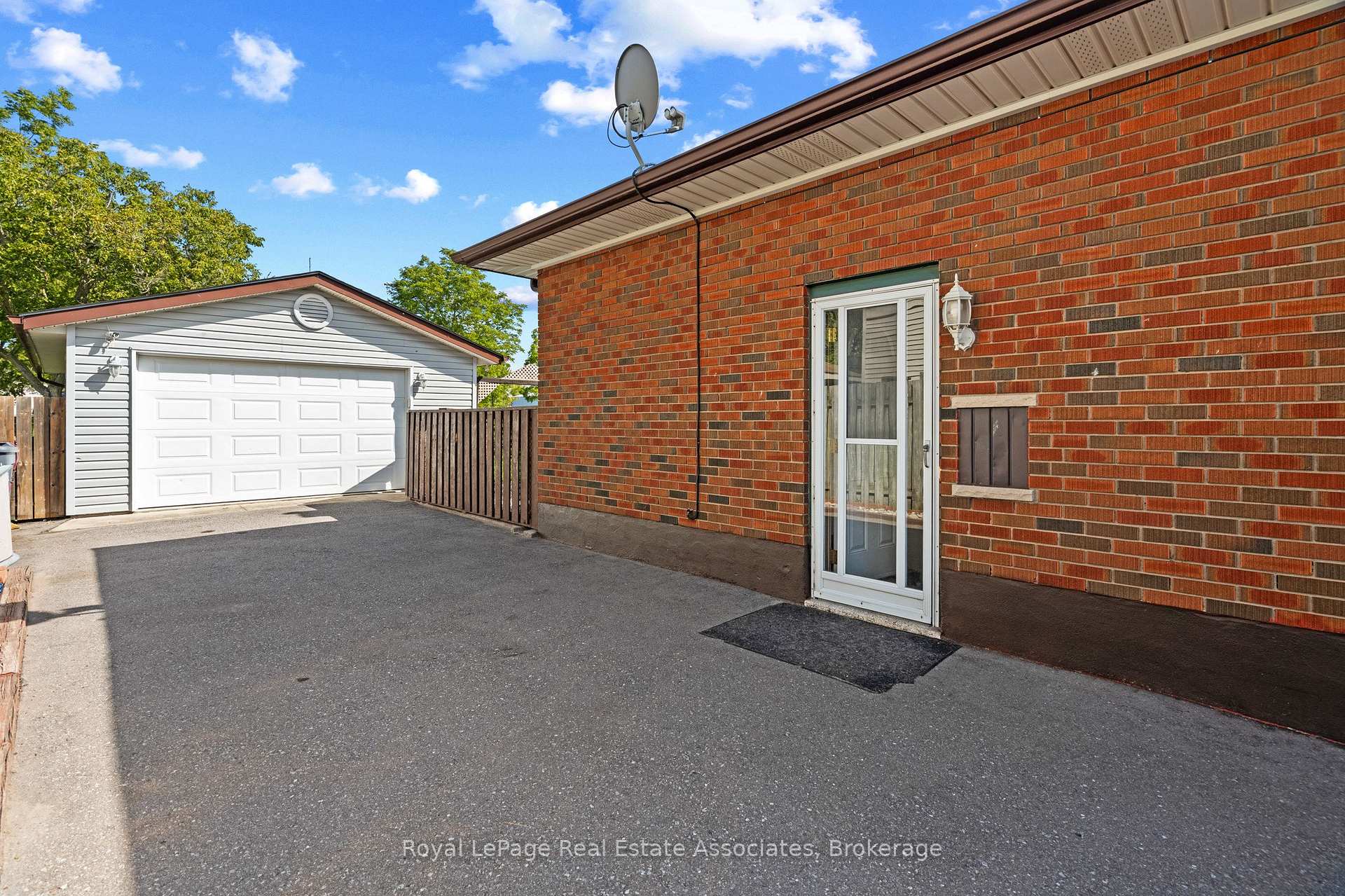 Photo 28 of 29 Trufal Avenue, Welland, Broadway — HOMEH