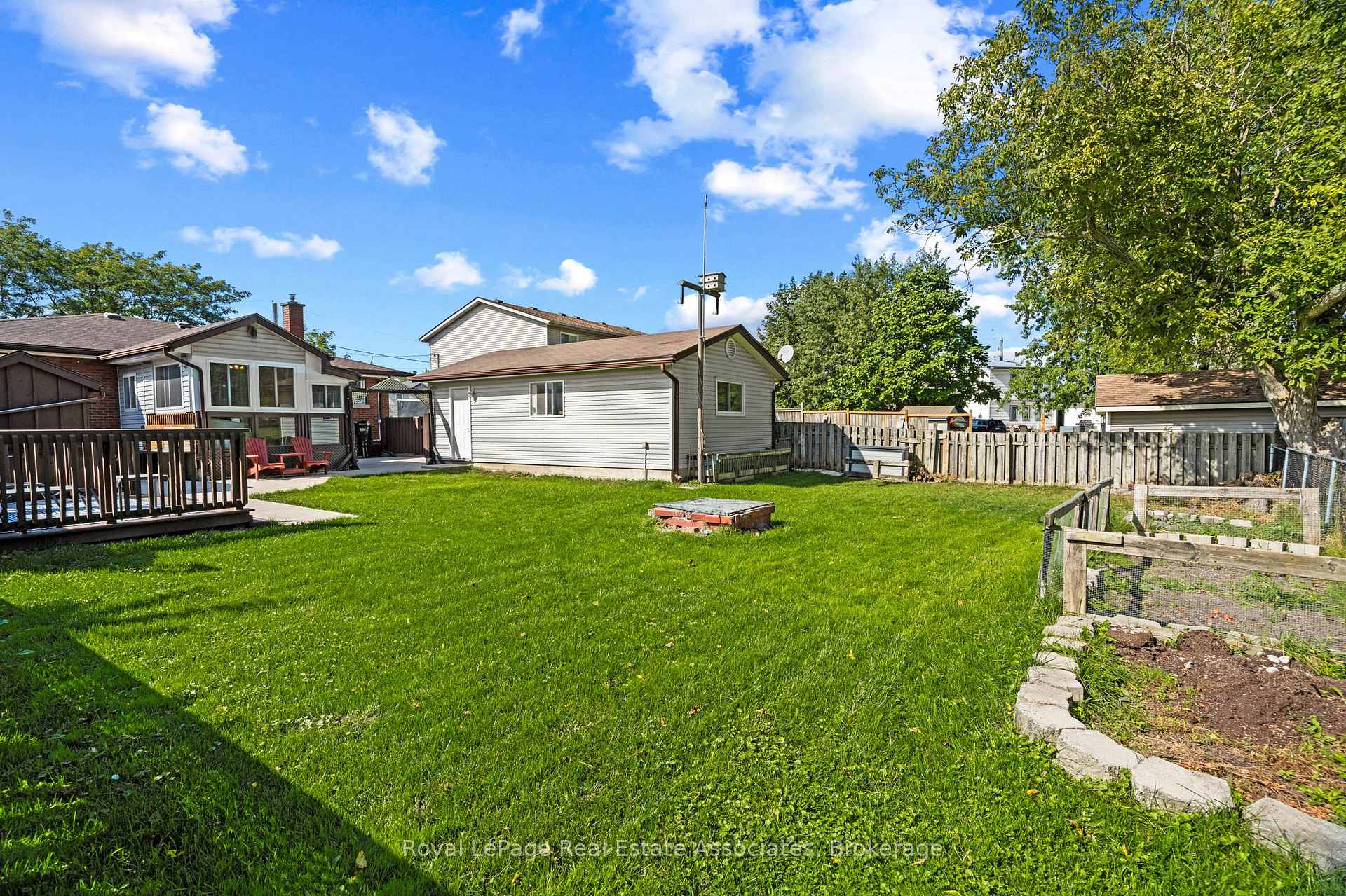 Photo 32 of 29 Trufal Avenue, Welland, Broadway — HOMEH