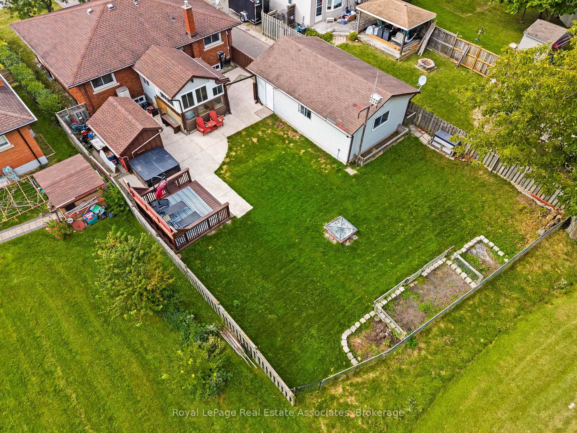Photo 35 of 29 Trufal Avenue, Welland, Broadway — HOMEH