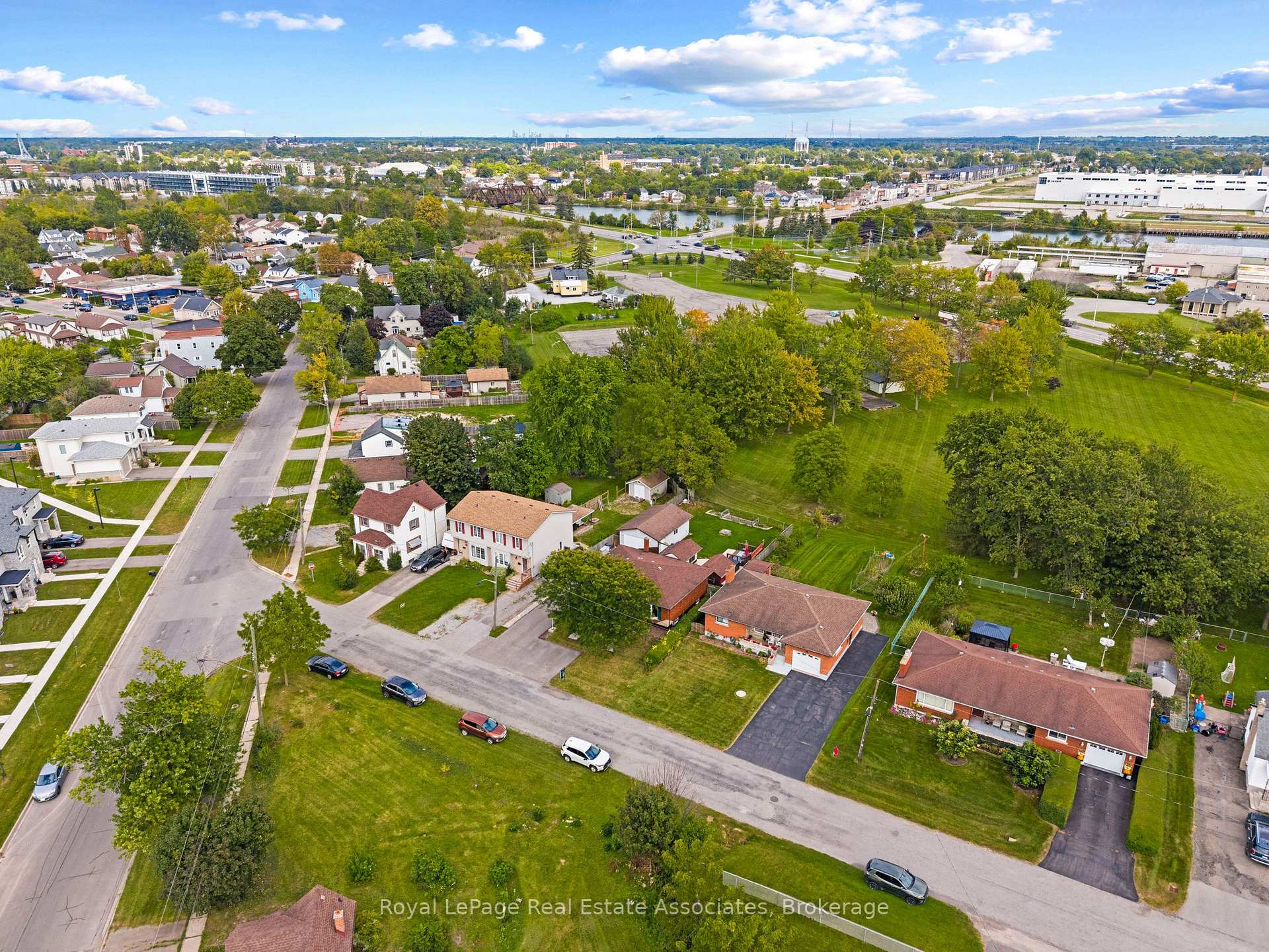Photo 36 of 29 Trufal Avenue, Welland, Broadway — HOMEH