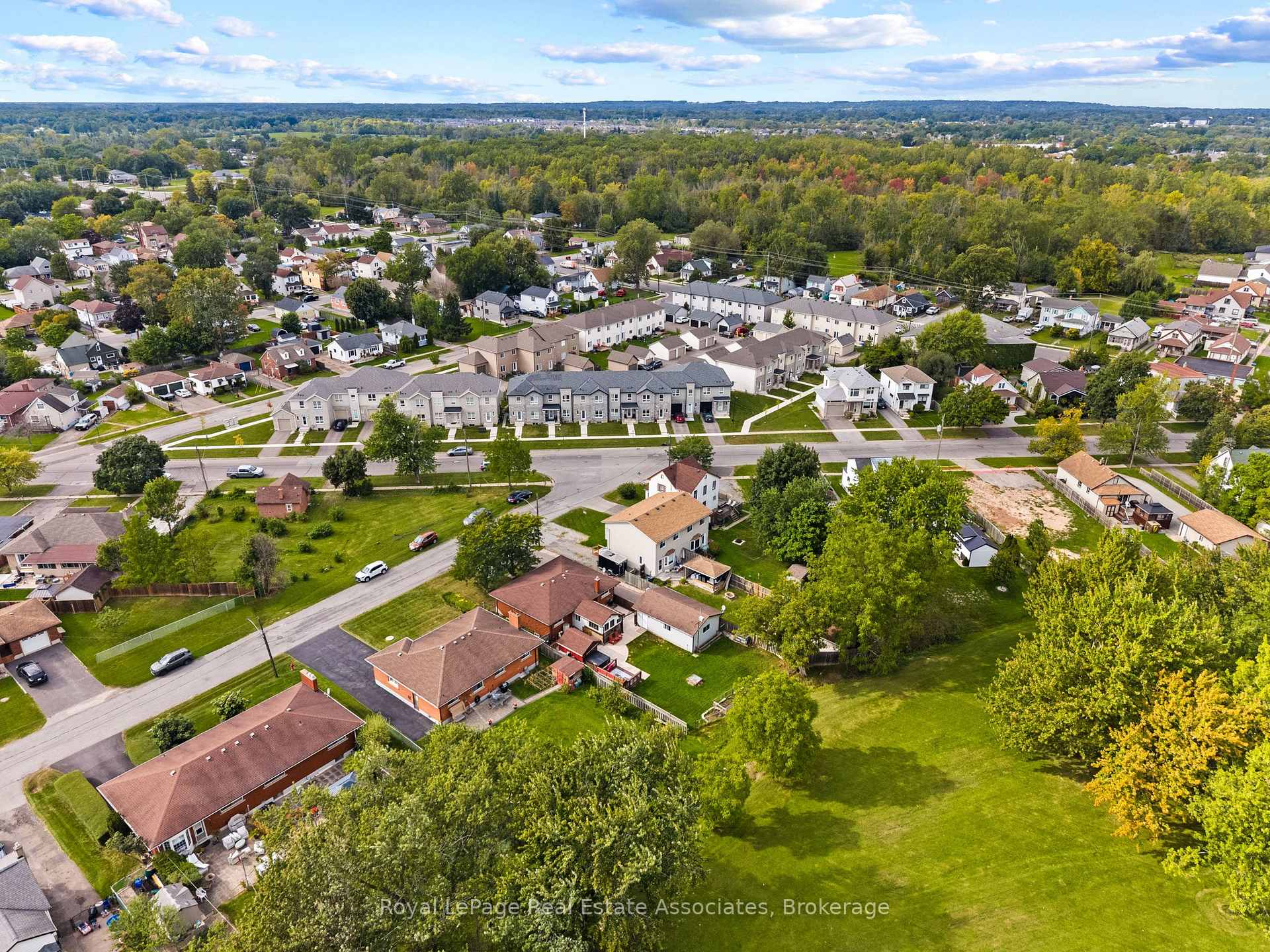 Photo 39 of 29 Trufal Avenue, Welland, Broadway — HOMEH