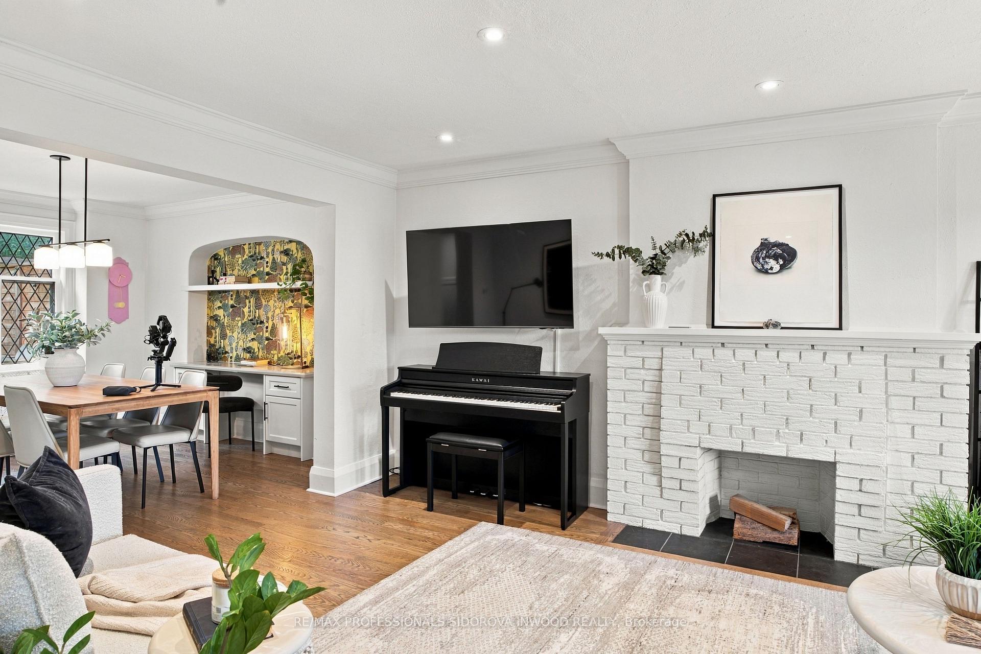 Photo 5 of 26 Larkin Avenue, Toronto, High Park-Swansea — HOMEH