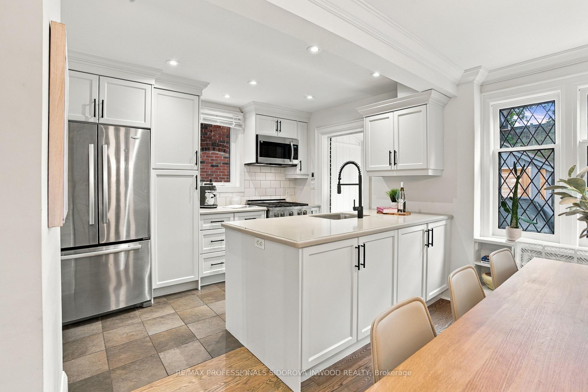 Photo 10 of 26 Larkin Avenue, Toronto, High Park-Swansea — HOMEH