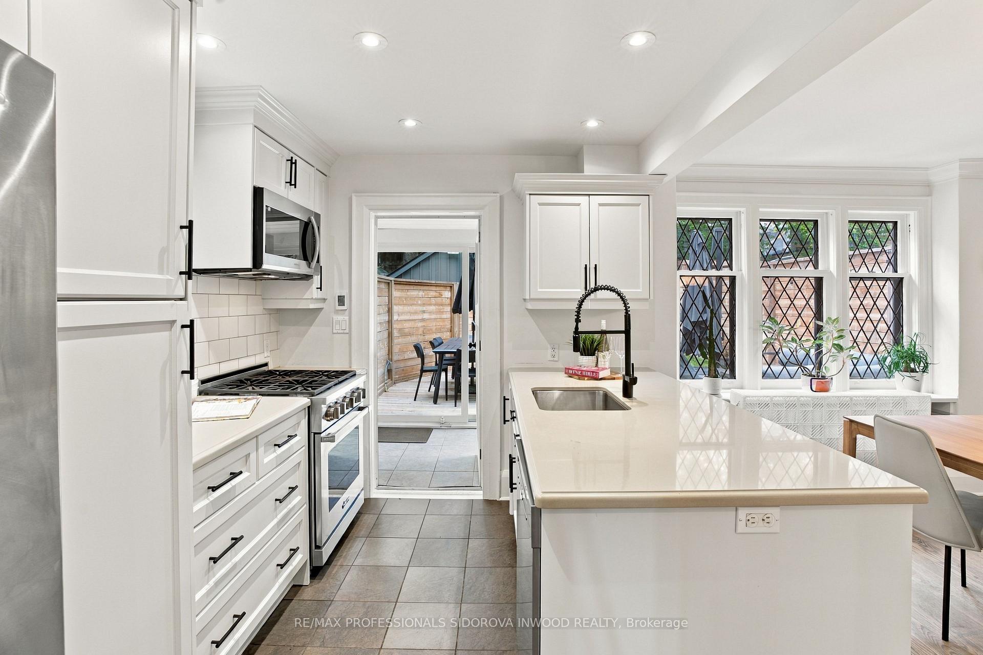 Photo 11 of 26 Larkin Avenue, Toronto, High Park-Swansea — HOMEH